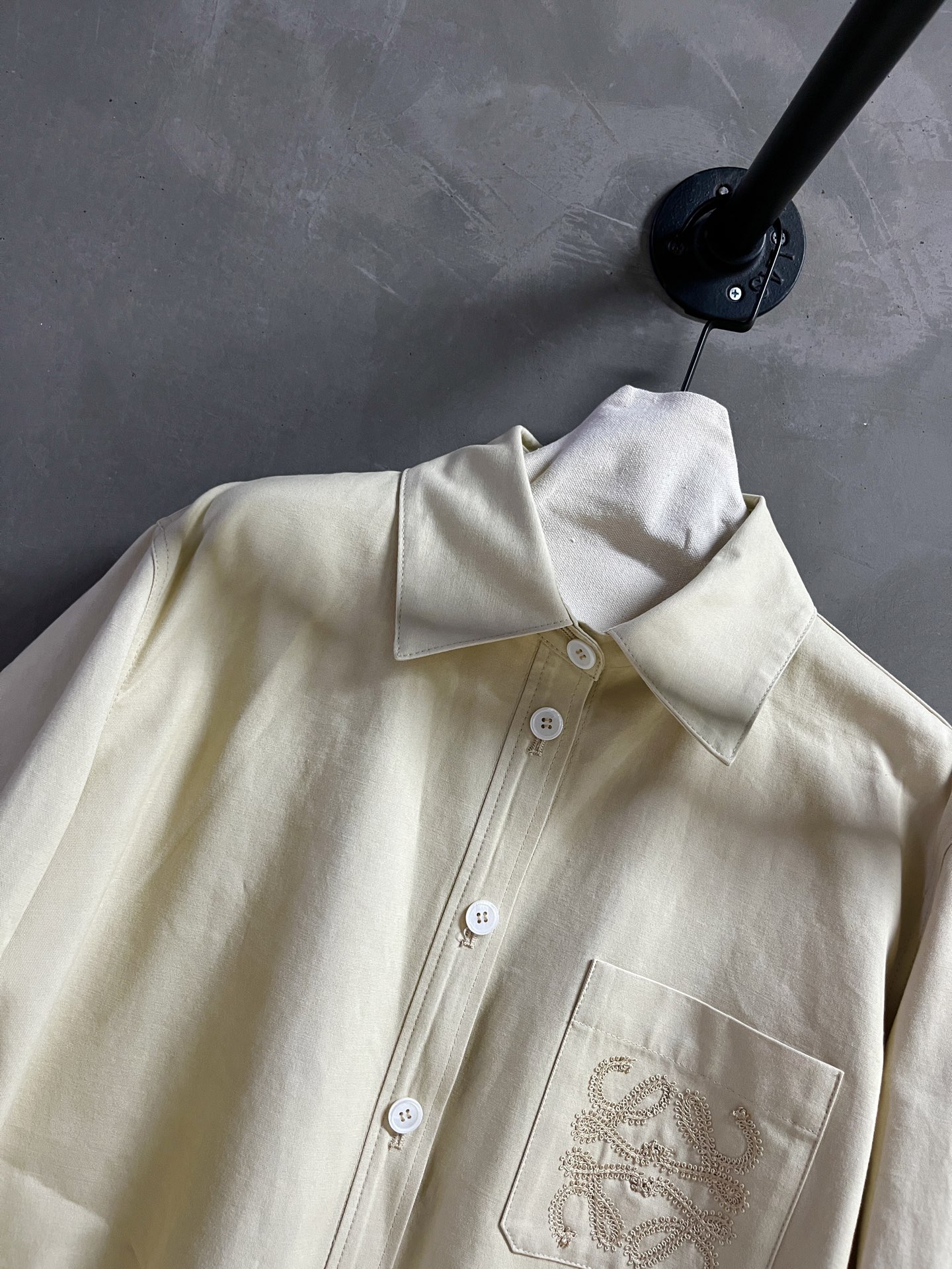 Loewe Cropped Leather Shirt - Chic & Versatile Autumn Essential 6 i1753454803769 9758 0 3