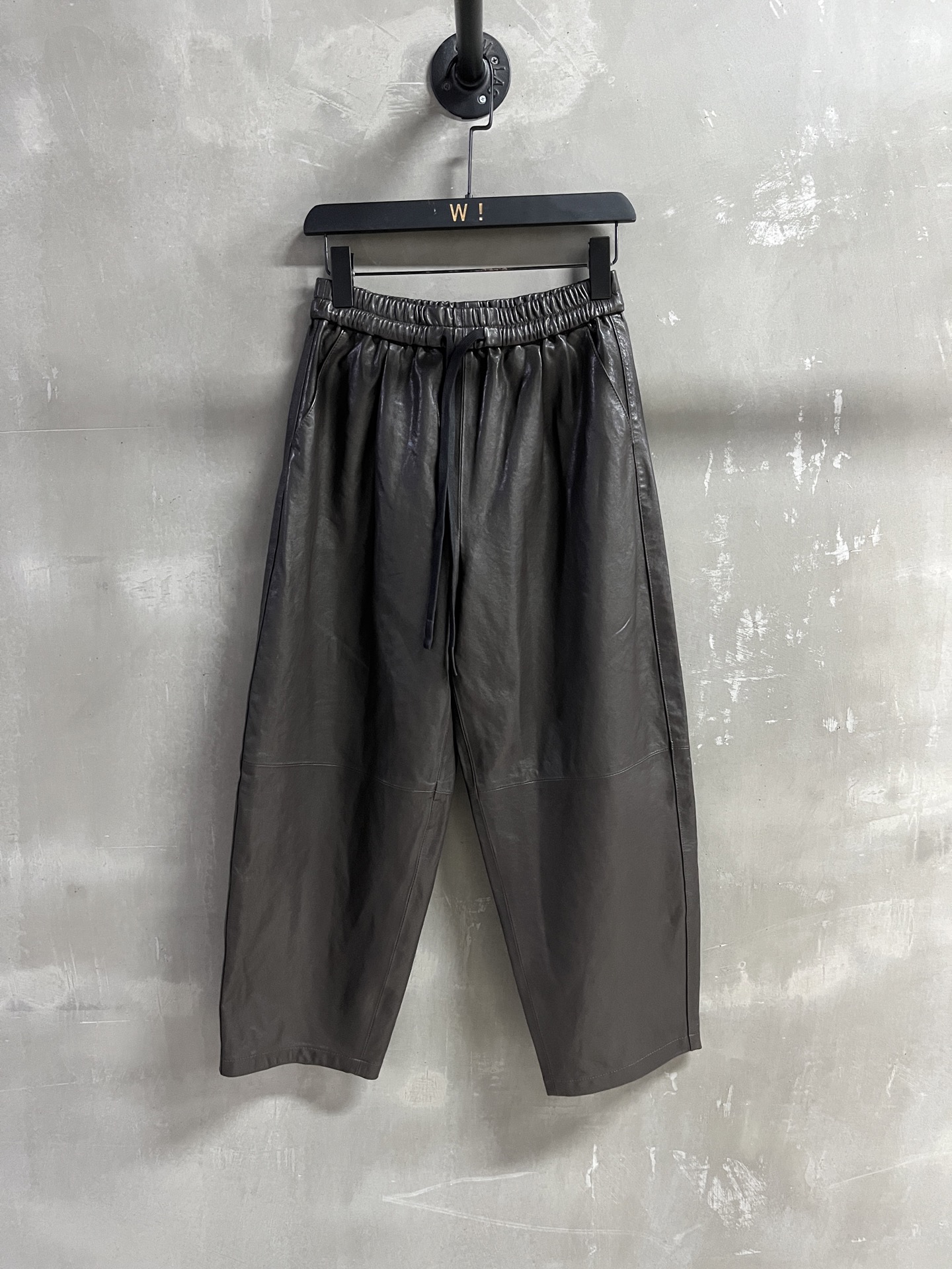 NO:636724,Coffee - MATERIAL Material - leather imported Turkish vegetable tanned lambskin size M-19860909咖啡 - MATERIAL 材质 - 皮面进口土耳其植鞣小羊皮 size M- XL M码松紧腰围64 臀围112裤长89 price,女装,sheepskin,alexander wang,Women's clothing