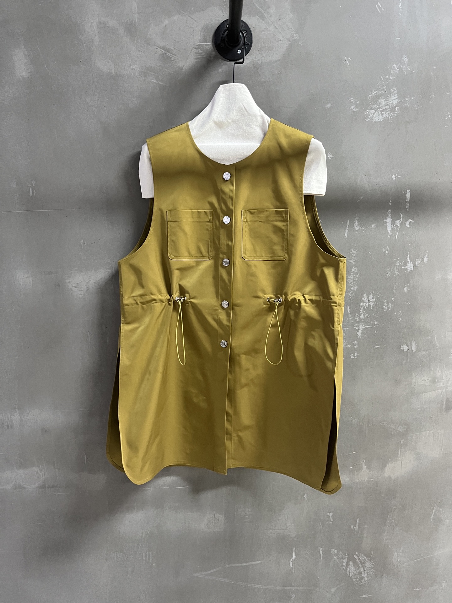 NO:636736,Introduction to He*mes｜2025 new autumn clothing The best two-piece set of this season!  The original custom-made version is versatile and fashionable!  - MATERIAL material - leather imported original high weave density fabric size S-L vest M size bust 114 length 81 shoulder width 39 jacket M size bust 120 shoulder width 52 sleeve length 54 length 83, Hermès-clothing,hermes,jackets & coats,alexander wang19860909He*mes简介｜2025秋装新品 本季度最佳两件套单品！原版订制 版型不挑人百搭又时髦！ - MATERIAL 材质 - 皮面进口原版高织数密度面料 sizeＳ- L 马甲M码胸围114衣长81肩宽39 外套M码胸围120 肩宽52 袖长54 衣长83,爱马仕-服装,hermes,jackets & coats,alexander wang,Women's clothing