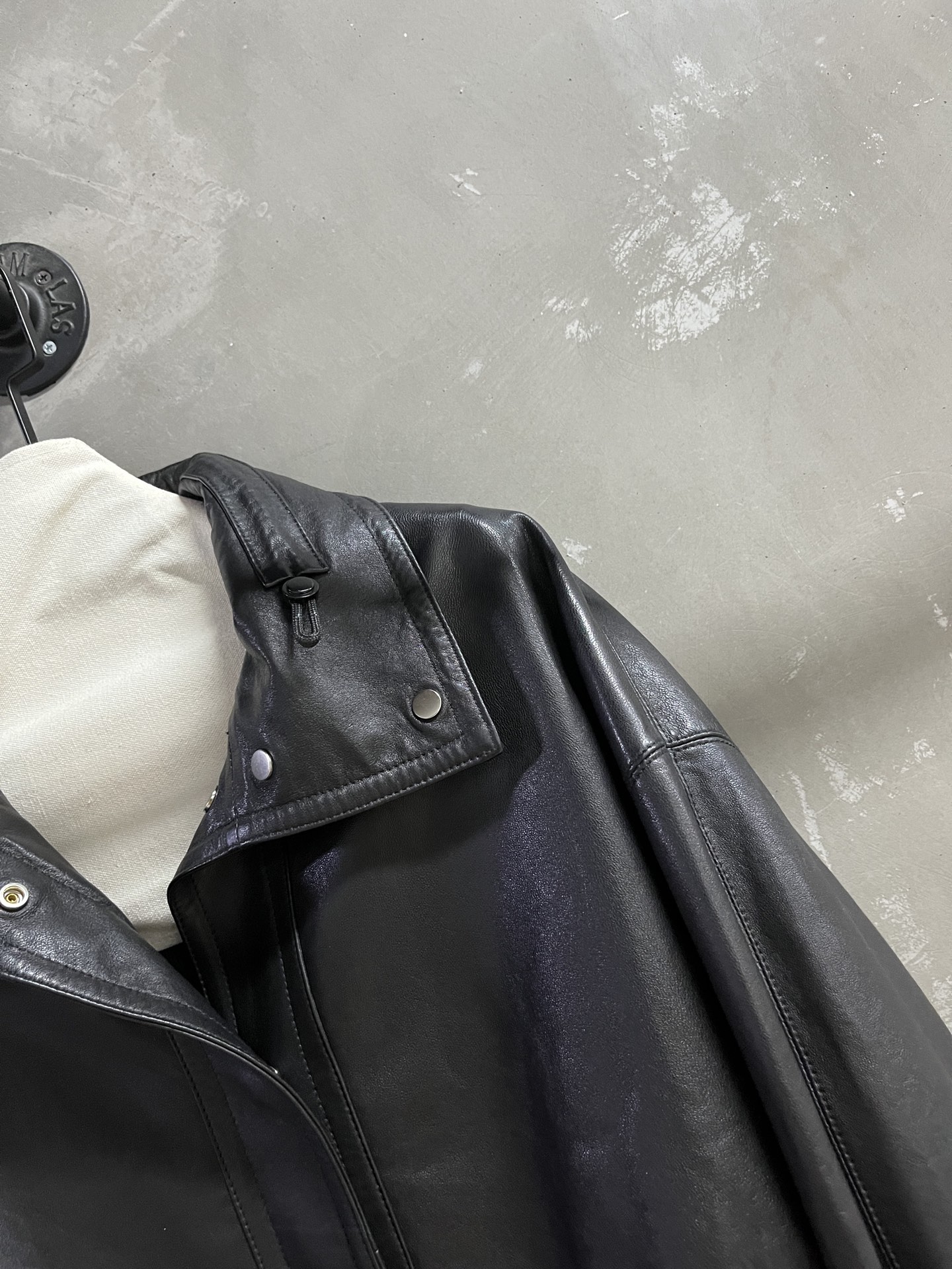 “Stylish One-Size-Fits-All Female Outfit: P3072 with Turkish Lambs Leather, 2025 Profile” - 图片 2