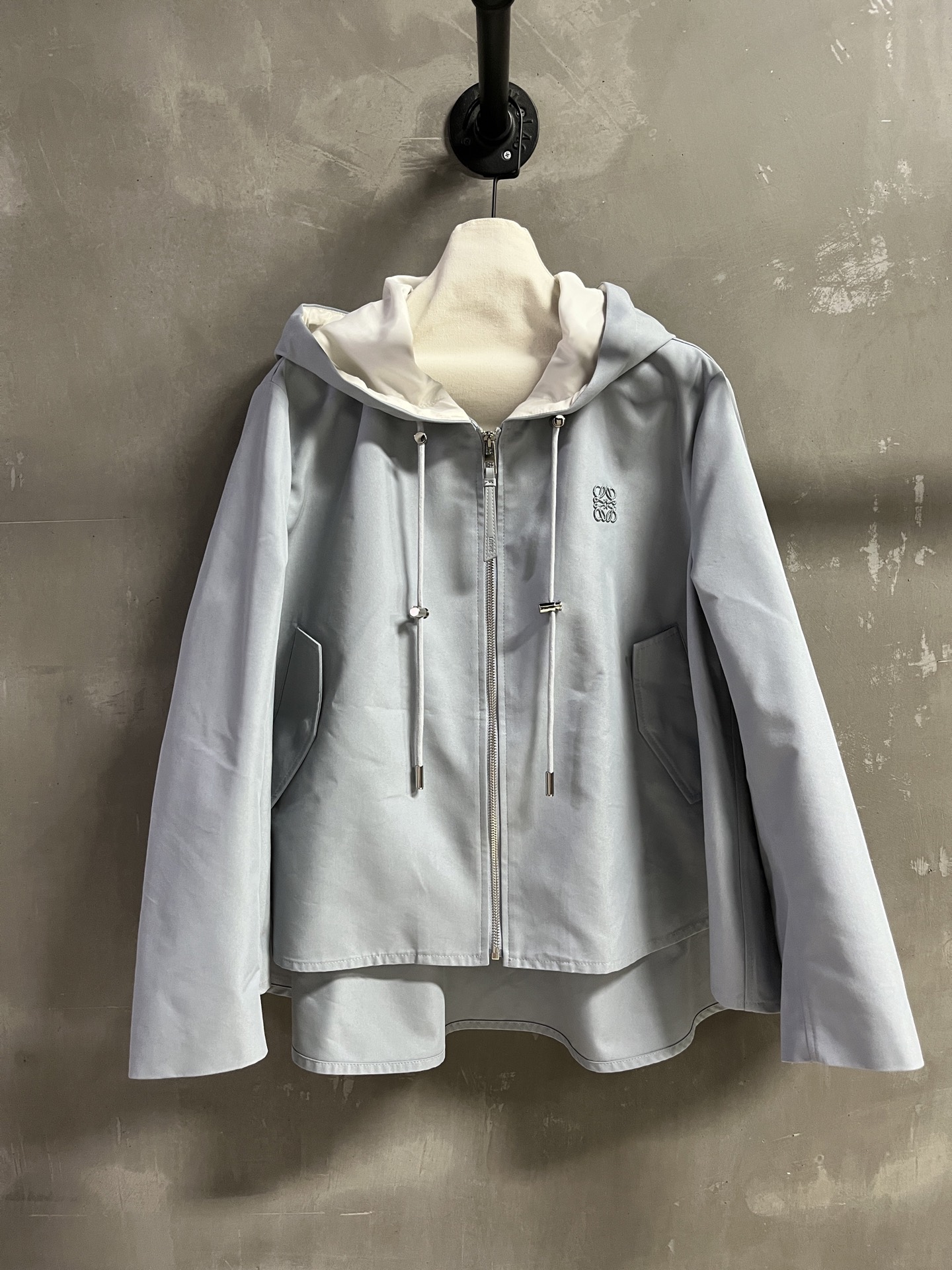 NO:636742,Lo*we introduction｜2025 new autumn clothing products The best leather clothing items this season!  The style is versatile and fashionable!  - MATERIAL Material - Leather imported original high weave density fabric size S-L M size bust 136 back coat length 68 shoulder width 45 sleeve length 59, Loewe-clothing, loewe, leather jacket, alexander wang19860909Lo*we简介｜2025秋装新品 本季度最佳皮衣单品！版型不挑人百搭又时髦！ - MATERIAL 材质 - 皮面进口原版高织数密度面料 size Ｓ- L M码胸围136 后衣长68 肩宽45袖长59,罗意威-服装,loewe,leather jacket,alexander wang,Women's clothing