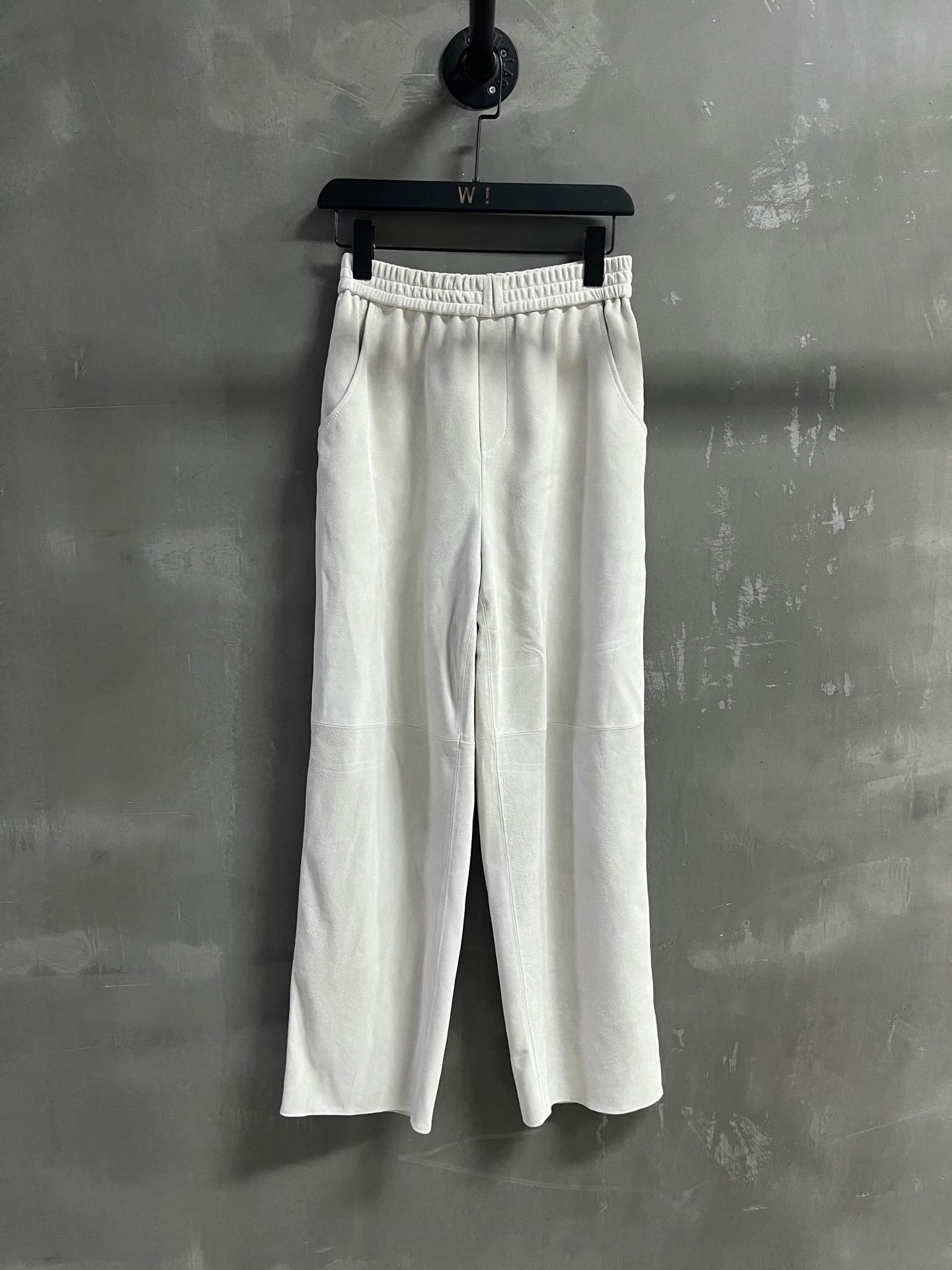 Stylish One-Size-Fits-All Female Suit with Lo*we Brief for Autumn 2025