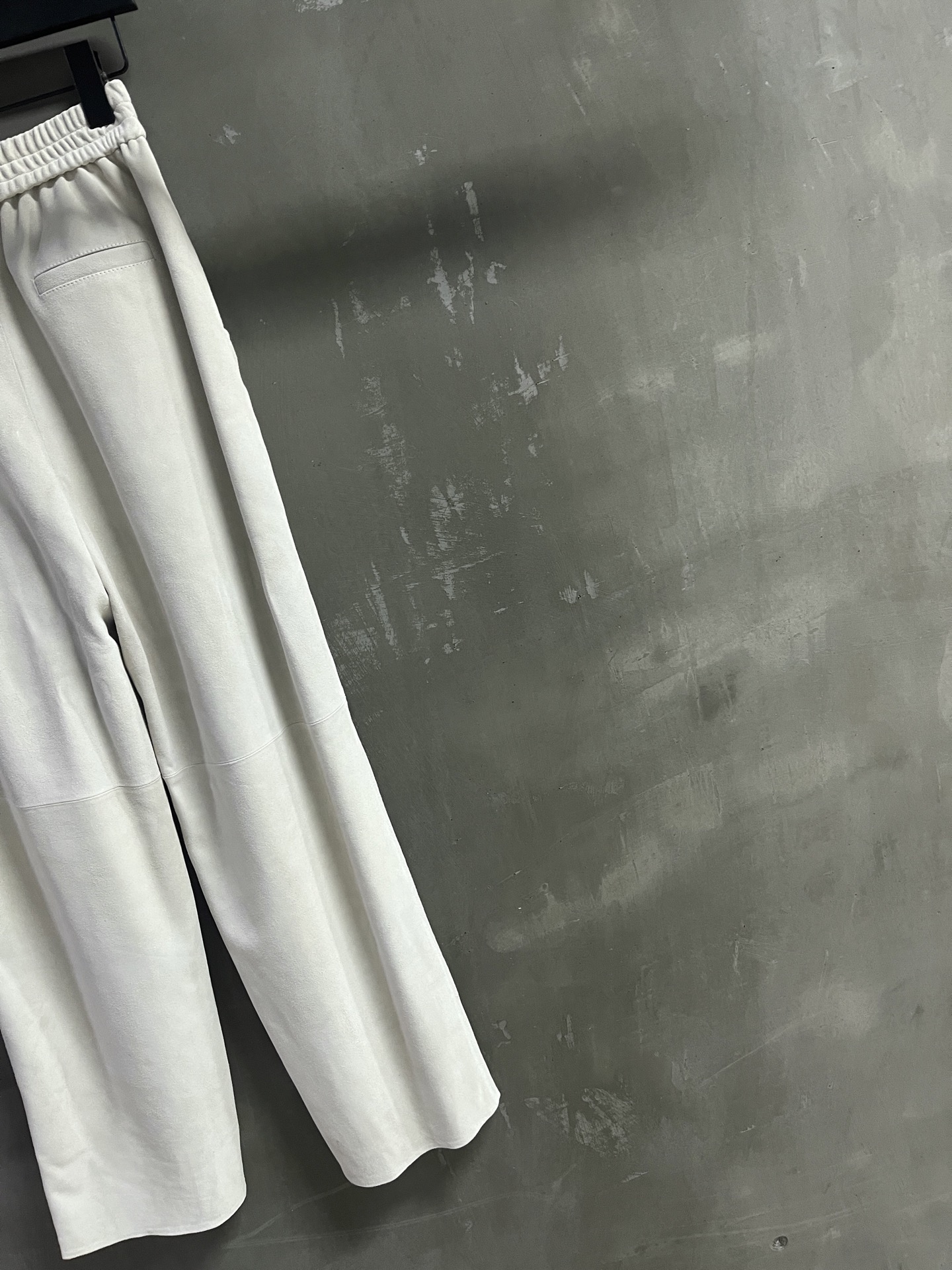 Stylish One-Size-Fits-All Female Suit with Lo*we Brief for Autumn 2025 - 图片 4