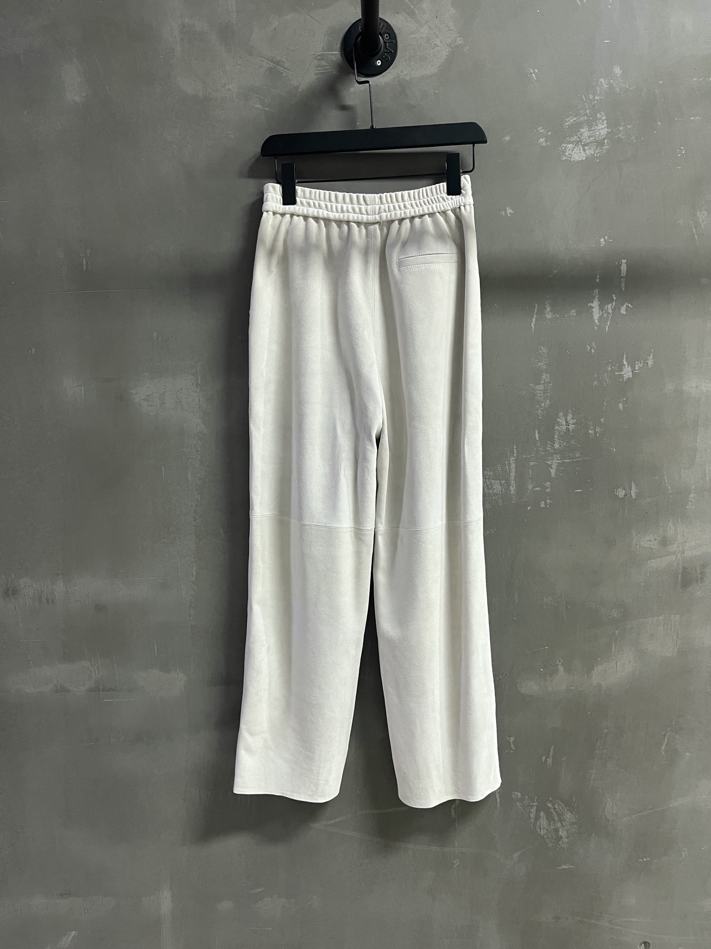 Stylish One-Size-Fits-All Female Suit with Lo*we Brief for Autumn 2025 - 图片 6