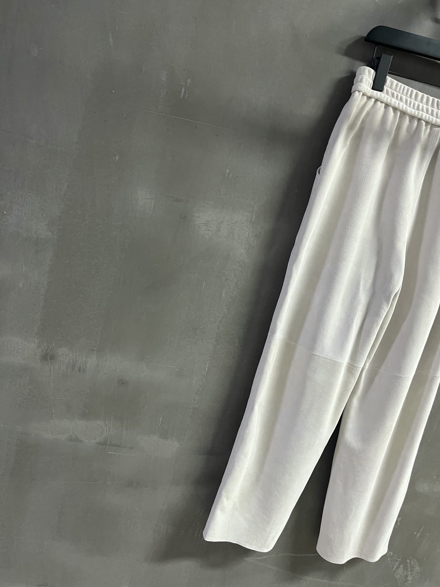 Stylish One-Size-Fits-All Female Suit with Lo*we Brief for Autumn 2025 - 图片 5