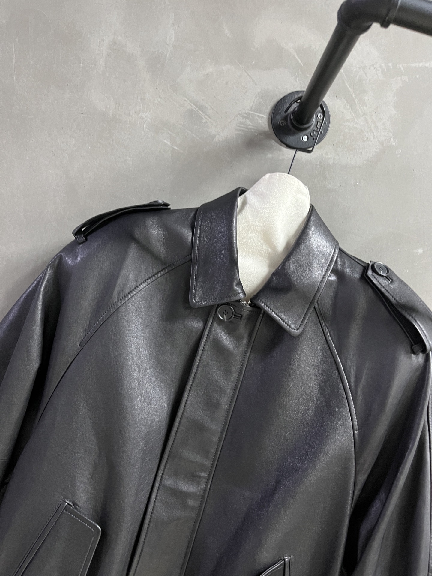 Saint Laurent Leather Jacket: 2025 Fall Collection, Unisex, Stylish & Versatile 7 i1754030368789 4249 0 4