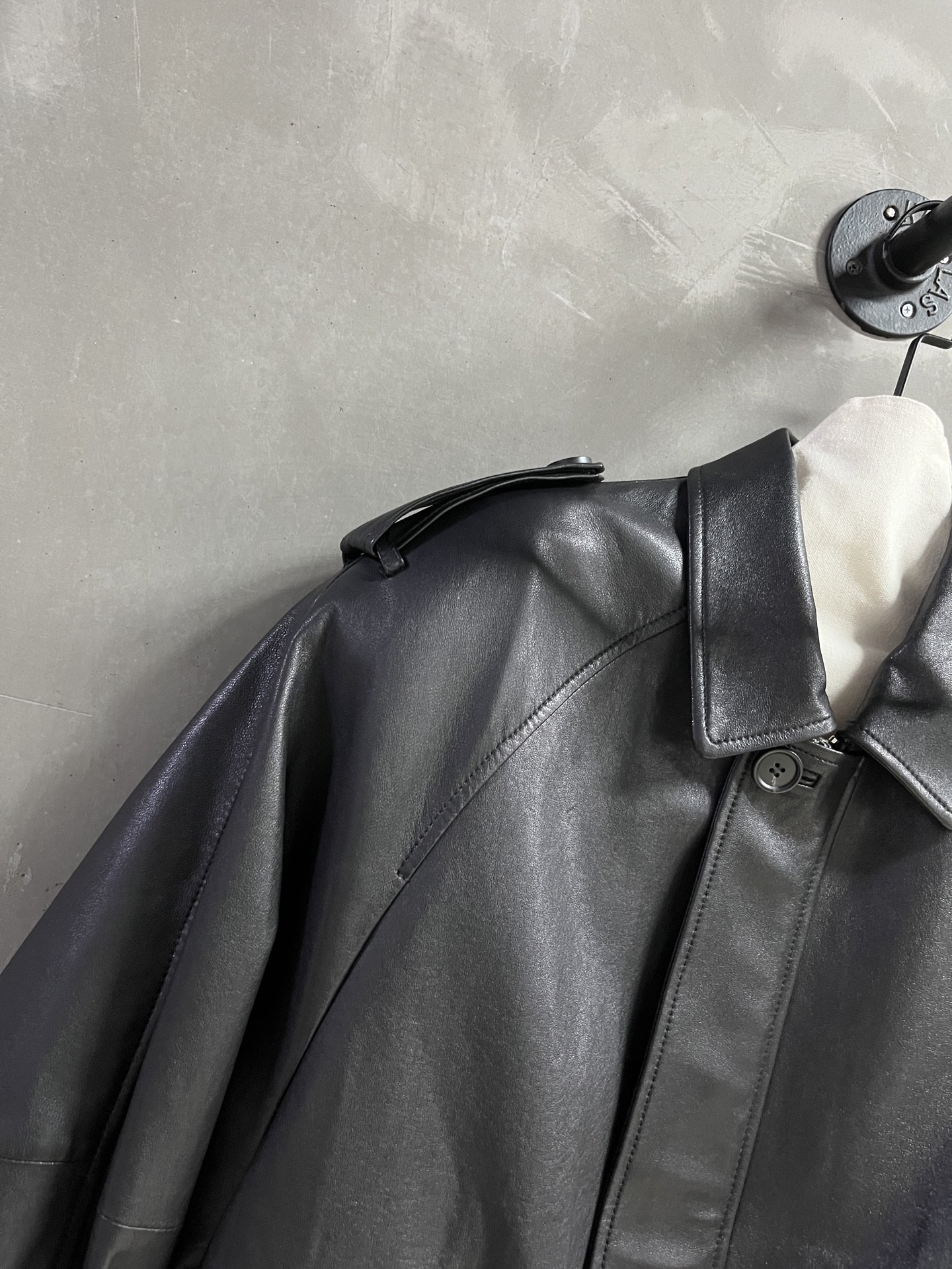Saint Laurent Leather Jacket: 2025 Fall Collection, Unisex, Stylish & Versatile 4 i1754030371600 1008 0 1