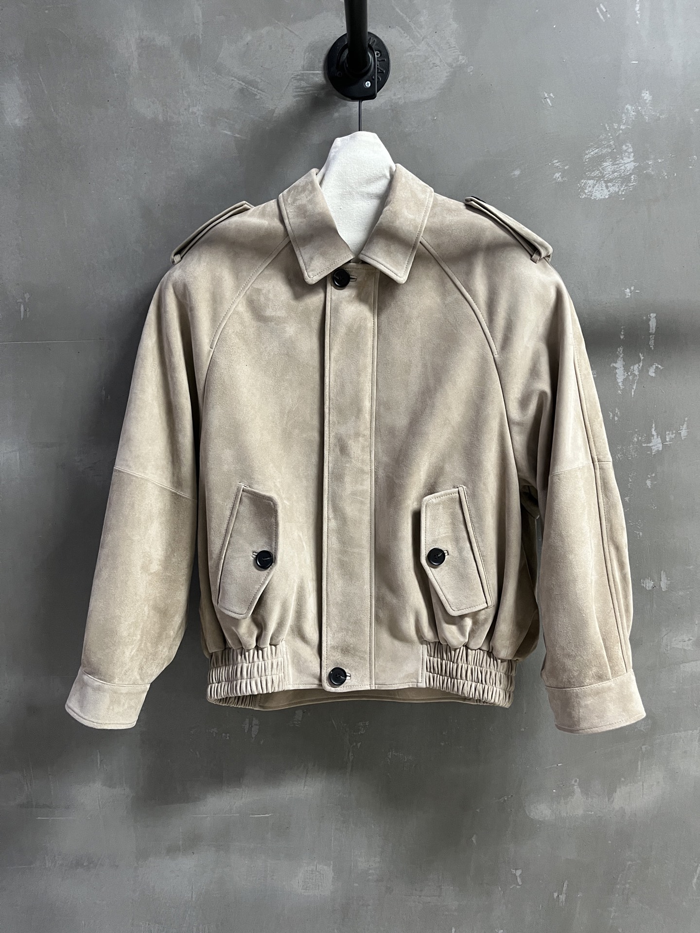 NO:636734,Introduction to Saint L*urent｜2025 new autumn clothing products The best leather clothing items of this season!  The style is versatile and fashionable!  Same style for men and women - MATERIAL Material - leather imported Turkish mixed sheepskin size S-L M size bust 136 length 69 raglan sleeve length 78 price, saint laurent-clothing, saint laurent, saint laurent, leather jacket, sheepskin, alexander wang19860909Saint L*urent简介｜2025秋装新品 本季度最佳皮衣单品！版型不挑人百搭又时髦！男女同款 - MATERIAL 材质 - 皮面进口土耳其混种羊皮 size Ｓ- L M码胸围136 衣长69 连肩袖长78 price,圣罗兰-服装,saint laurent,saint laurent,leather jacket,sheepskin,alexander wang,Women's clothing