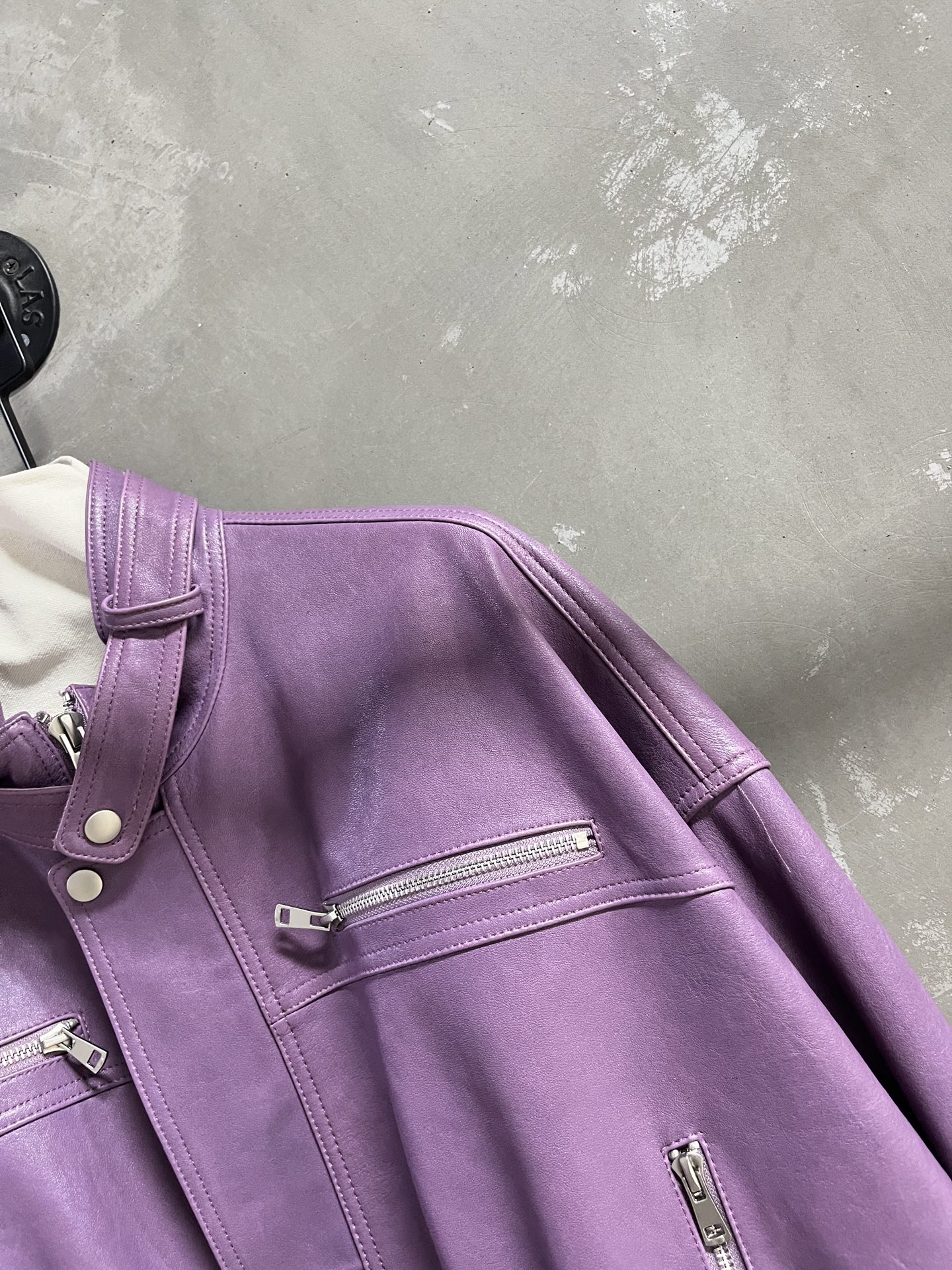 Balenci*ga Female Goatskin Suit: Stylish Wide Shoulder Design, Dust-Proof Bag Included - 图片 6