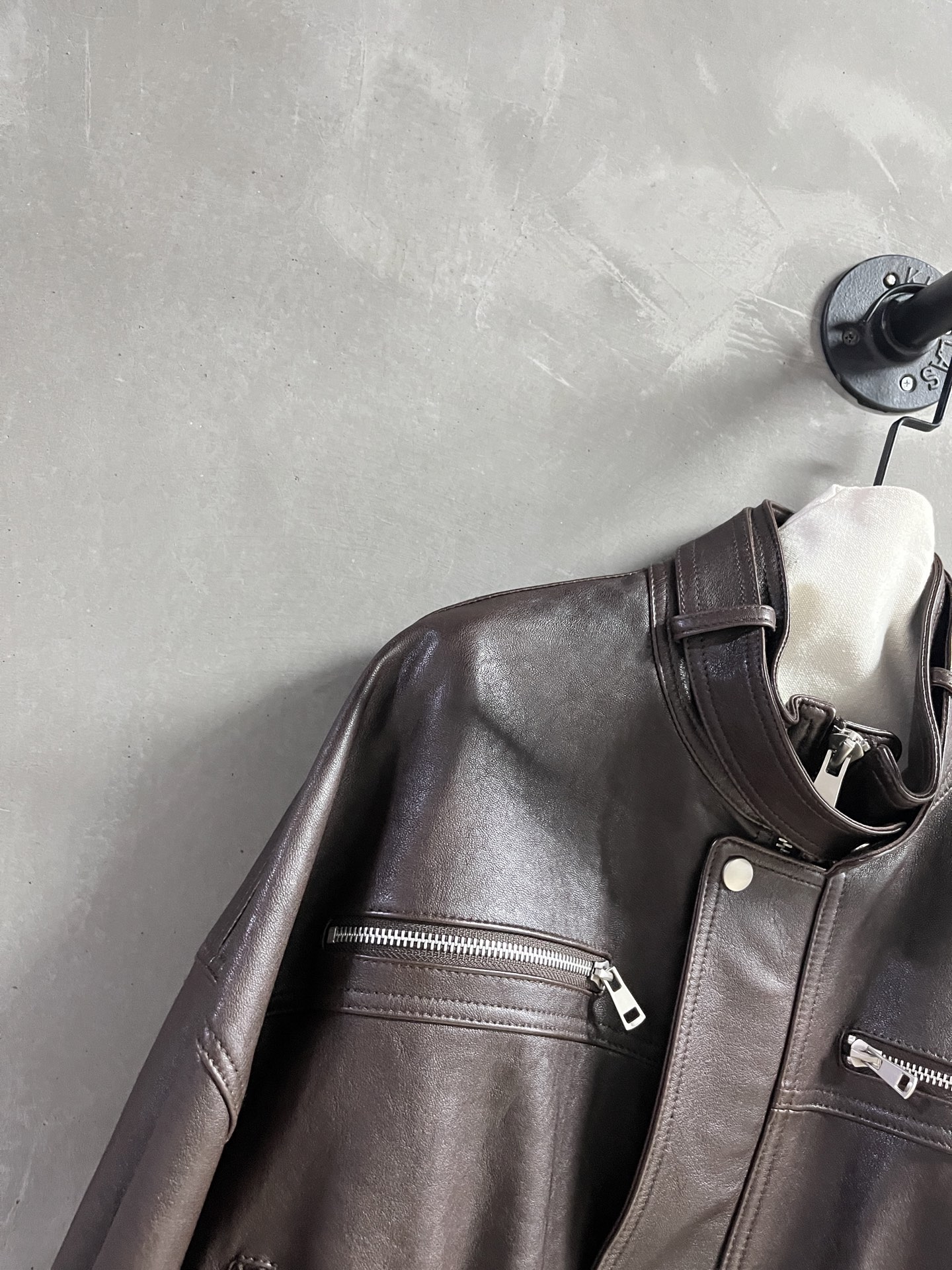 Balenci*ga Female Goatskin Suit: Stylish Design, Dust-Proof Bag Included, S-L Sizes. - 图片 3
