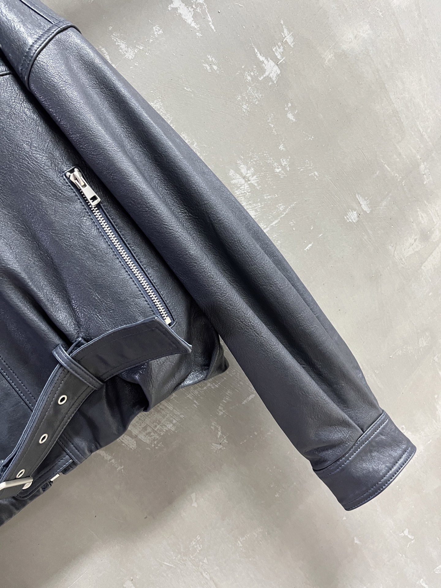 Balenci*ga Goatskin Female Suit: Stylish Design, Dust-Proof Bag, Wide Shoulders. - 图片 5