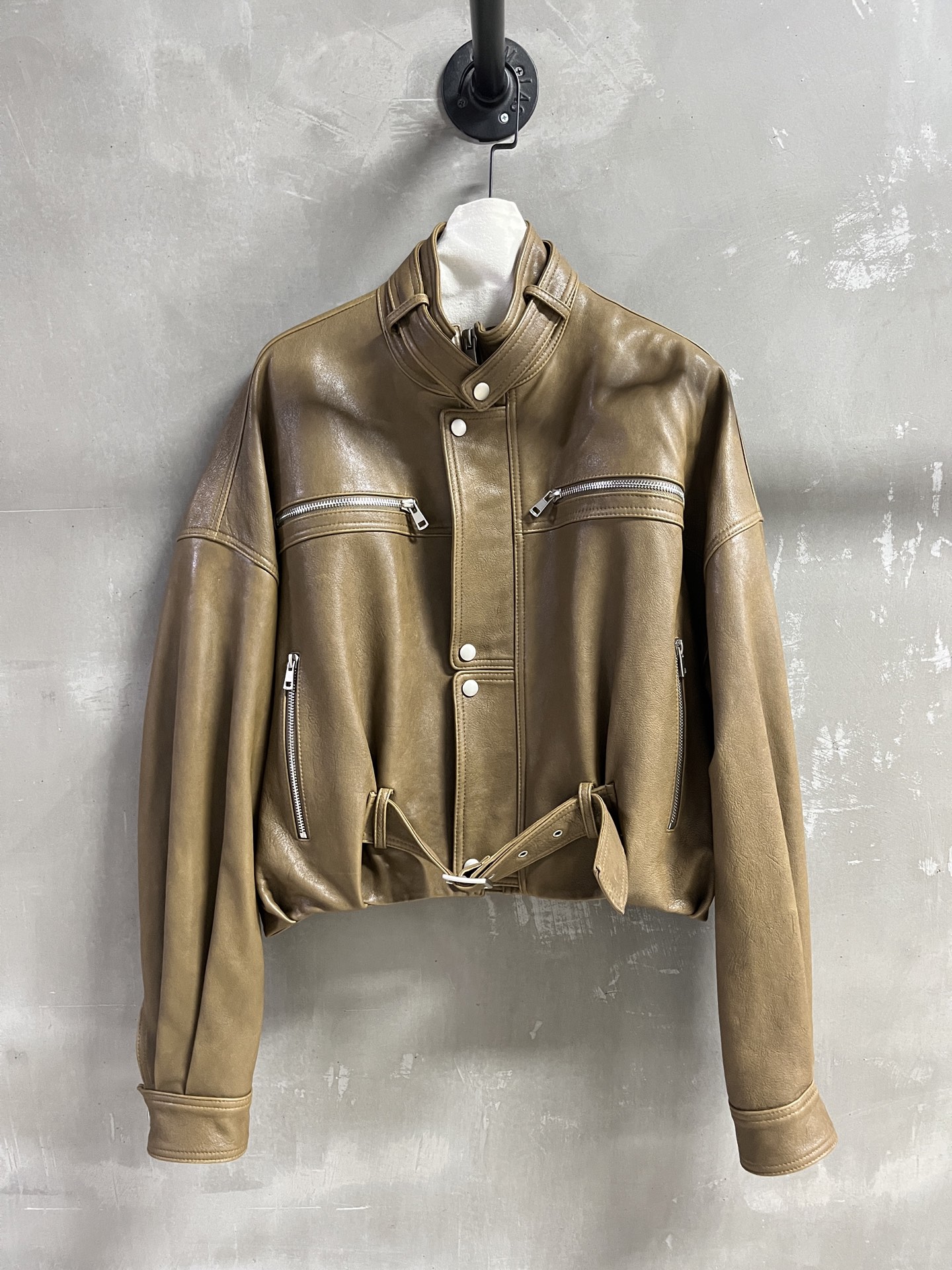 Balenci*ga Female Goat Skin Suit: Stylish Design with Wide Shoulders, Dust-Proof Bag. - 图片 1