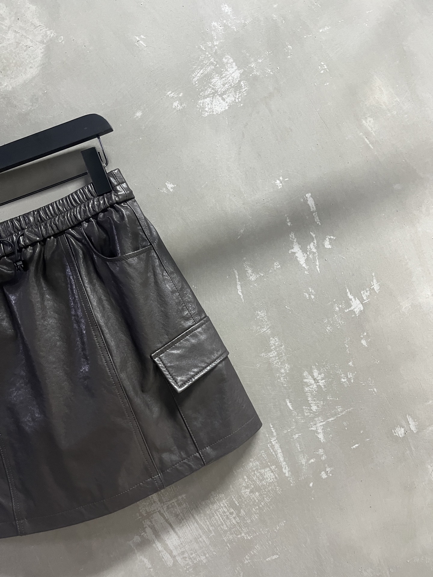 Fashionable Leather Suit for Women: P1488 with 2025 Autumn Profile in M-XL Sizes - 图片 3