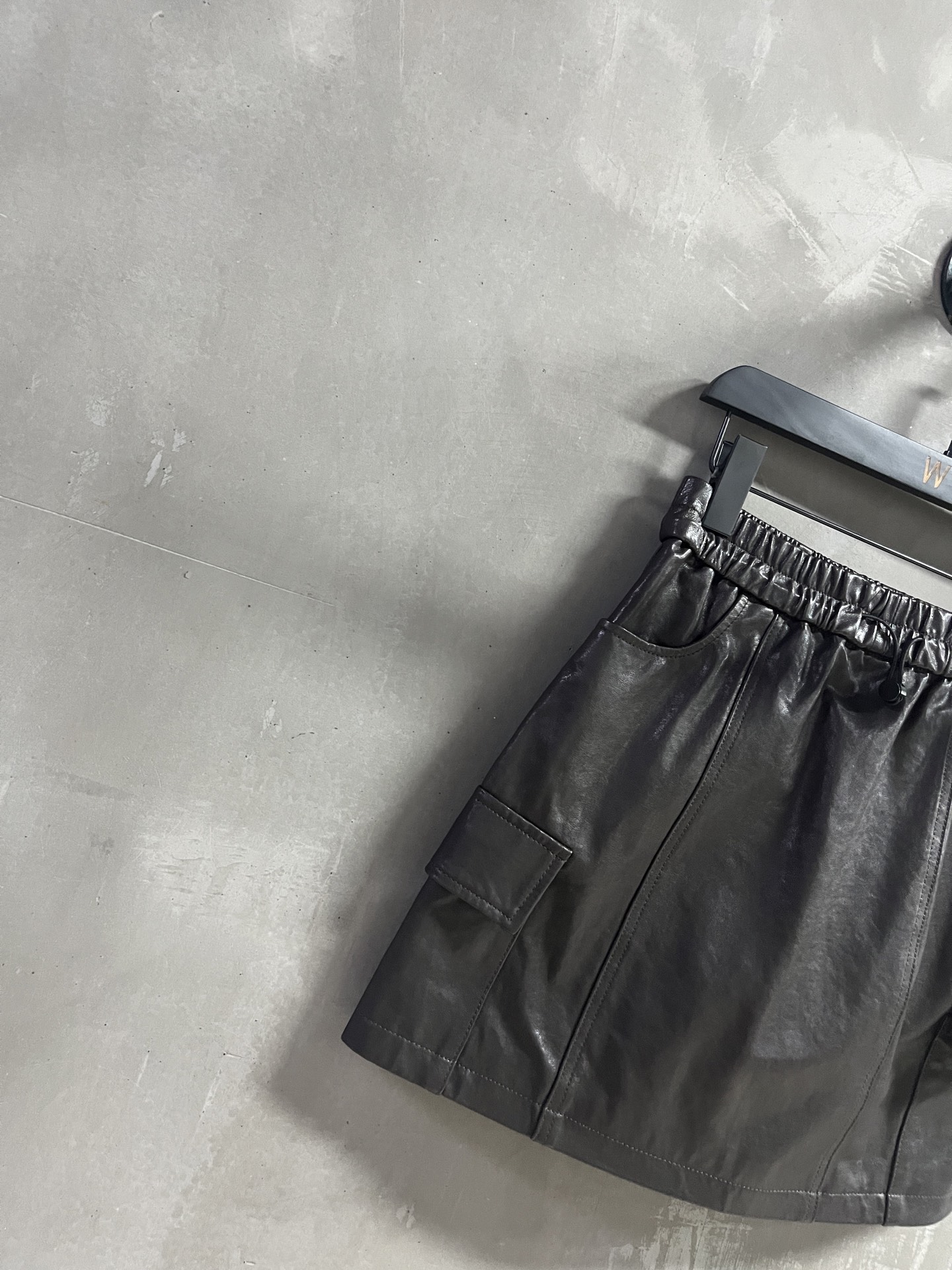 Fashionable Leather Suit for Women: P1488 with 2025 Autumn Profile in M-XL Sizes - 图片 5