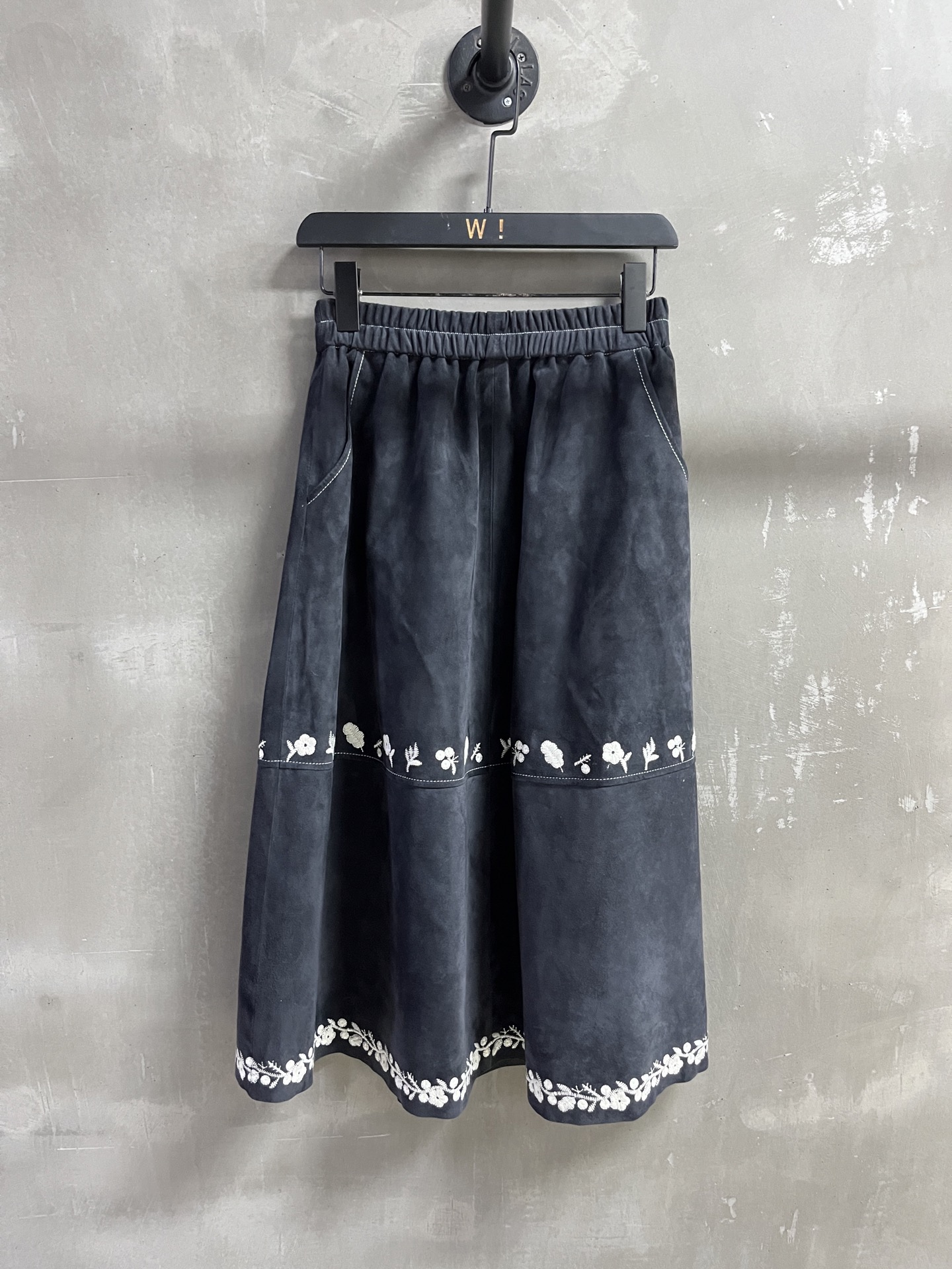 NO:636759,Introduction to ISABEL MARANT｜2025 Early Autumn New Products This season’s best long skirt item!  Heavy industry positioning embroidery, the pattern is not picky, versatile and fashionable!  Retro old money is full of high-end feeling!  - MATERIAL material - leather imported Turkish mixed cashmere surface size M- XL M size elastic waist 64 skirt length 76 price, women's clothing, skirts, alexander wang19860909ISABEL MARANT简介｜2025早秋新品 本季度最佳长裙单品！重工定位刺绣 版型不挑人百搭又时髦！复古老钱高级感十足！ - MATERIAL 材质 - 皮面进口土耳其混种羊绒面 size M- XL M码松紧腰围64 裙长76 price,女装,skirts,alexander wang,Women's clothing