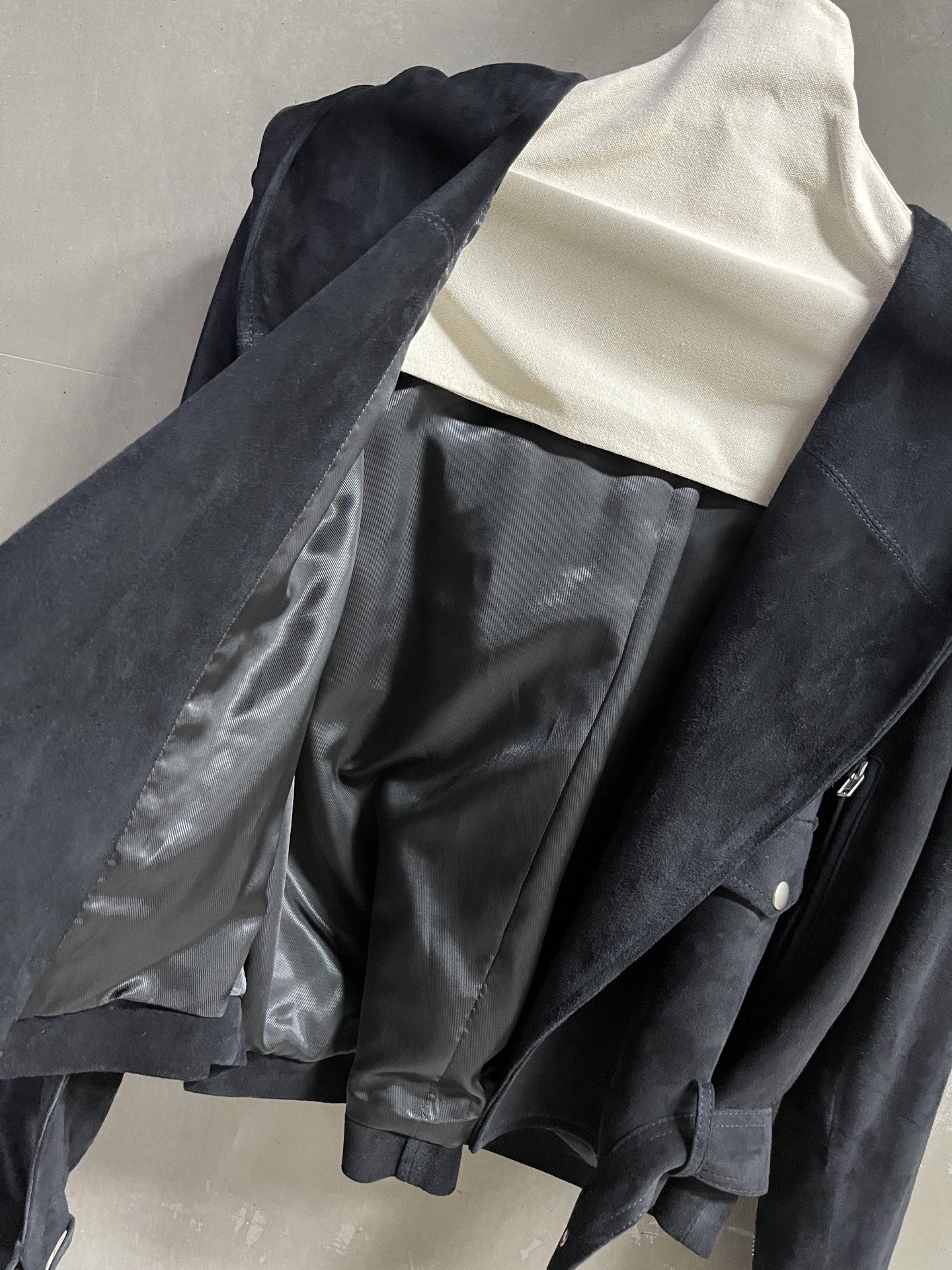 ALAÏA Hooded Leather Jacket - Classic Design, Versatile Style 6 i1754657785250 9640 0 3