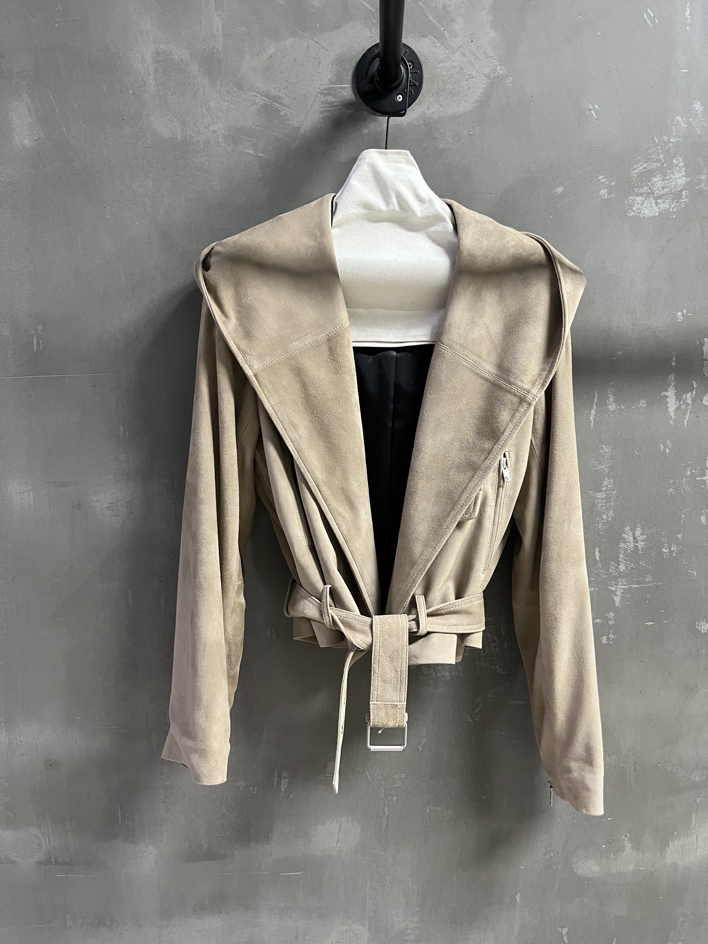 NO:636770,ALAA Introduction｜2025 Early Autumn New Products The best leather clothing item of this season!  Original custom-made classic hooded design, versatile and fashionable style!  - MATERIAL Material - leather imported Turkish mixed cashmere surface sizeS- L M size bust 116 length 55 shoulder width 49 sleeve length 59 price, women's clothing, leather jacket, hats,  19860909ALAA简介｜2025早秋新品 本季度最佳皮衣单品！原版订制 经典连帽设计 版型不挑人百搭又时髦！ - MATERIAL 材质 - 皮面进口土耳其混种羊绒面 sizeS- L M码胸围116 衣长55 肩宽49 袖长59 price,女装,leather jacket,hats, ,Women's clothing