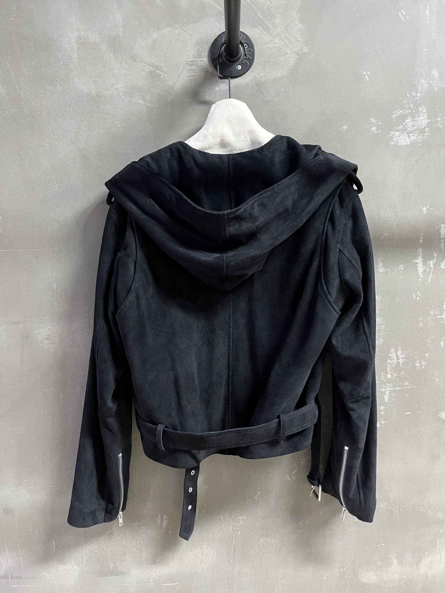 ALAÏA Hooded Leather Jacket - Classic Design, Versatile Style 10 i1754657921564 105 0 8