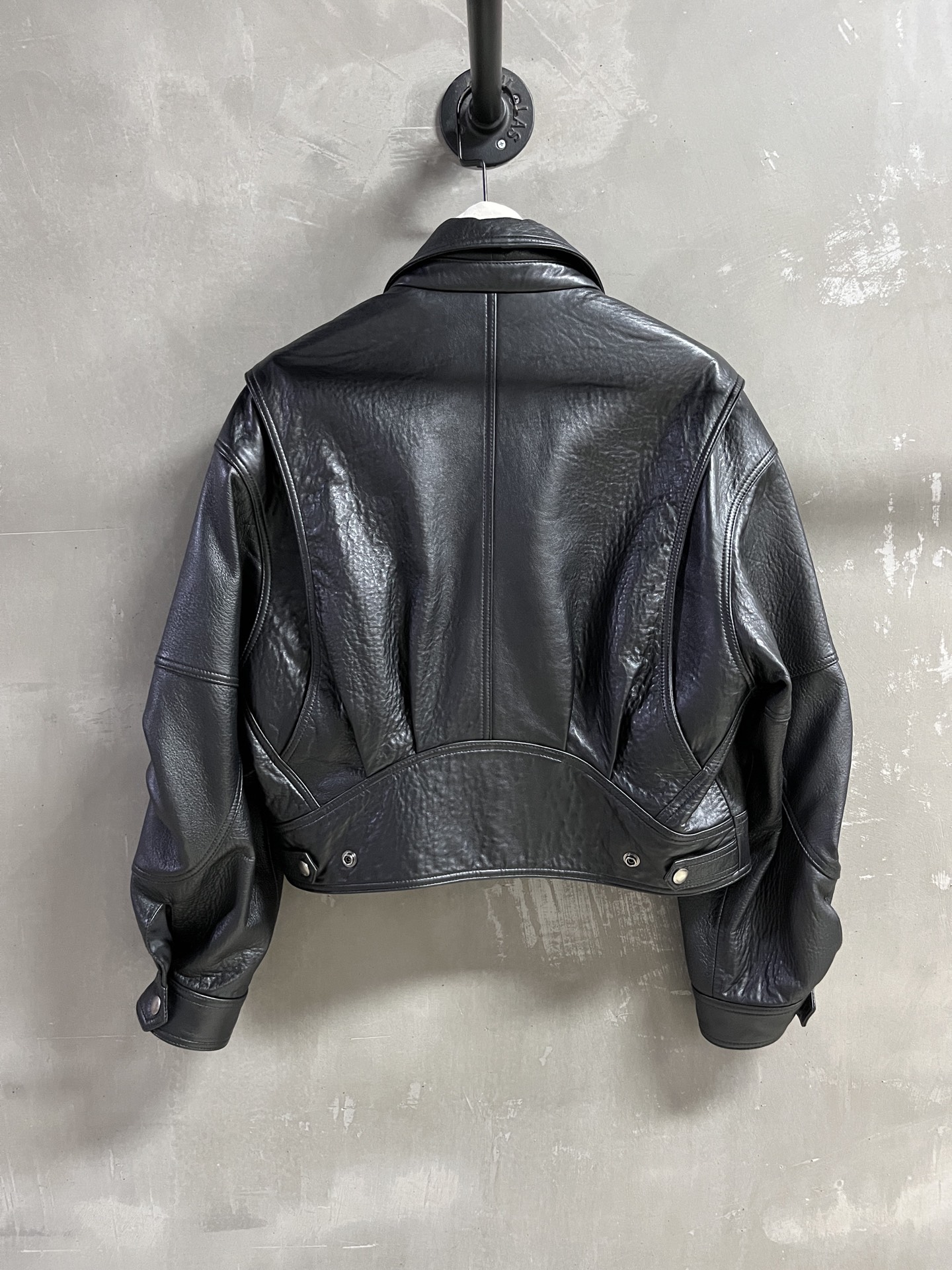“Stylish Saint Laurent P2592 Female Suit: Leather Face, Dust-Proof Bag, 2025 Autumn Collection, Size M-XL” - 图片 9