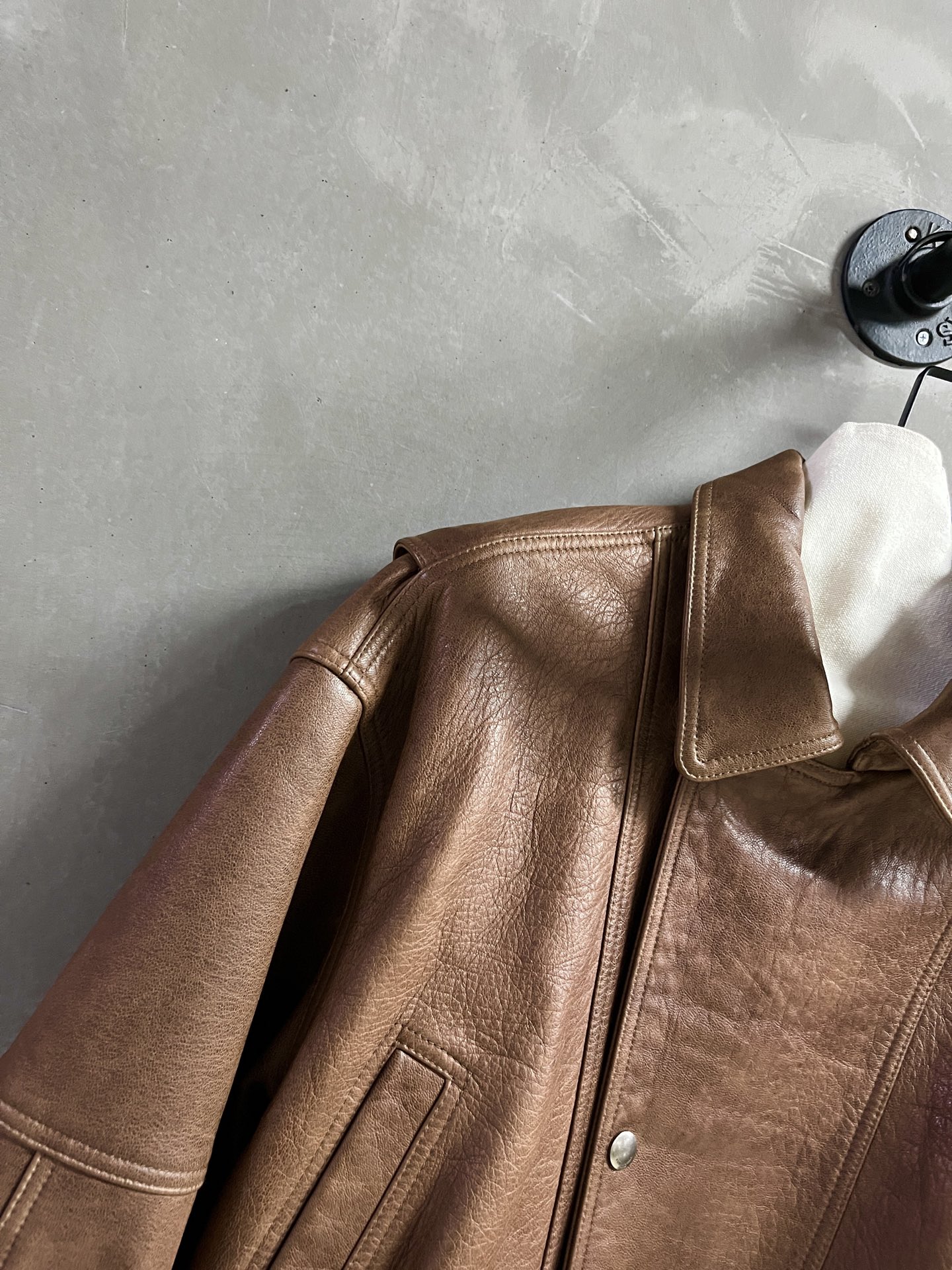 Stylish Saint Laurent Women’s Suit with Dust-Proof Bag and Leather Face in Size M-XL - 图片 2