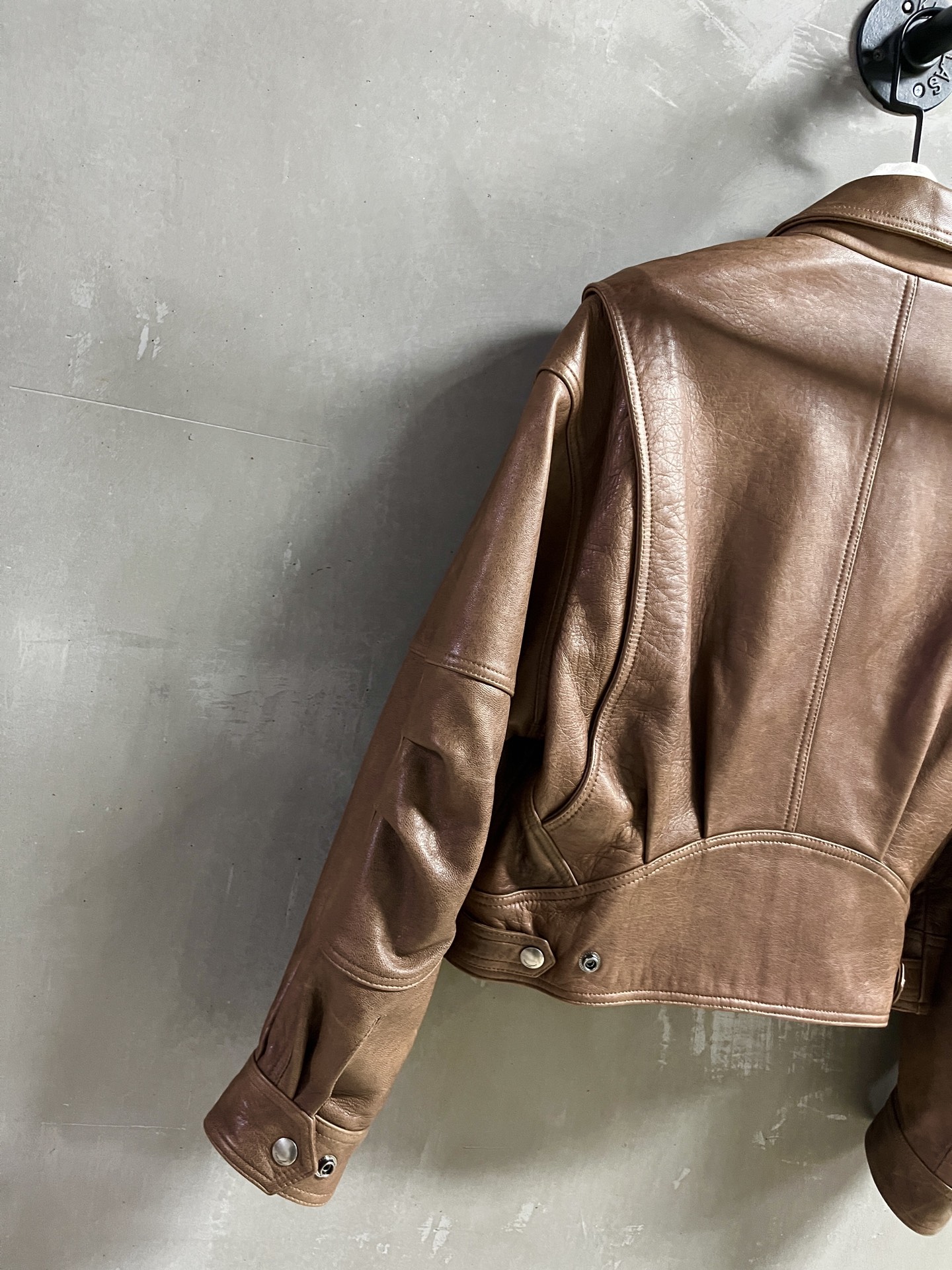 Stylish Saint Laurent Women’s Suit with Dust-Proof Bag and Leather Face in Size M-XL - 图片 8