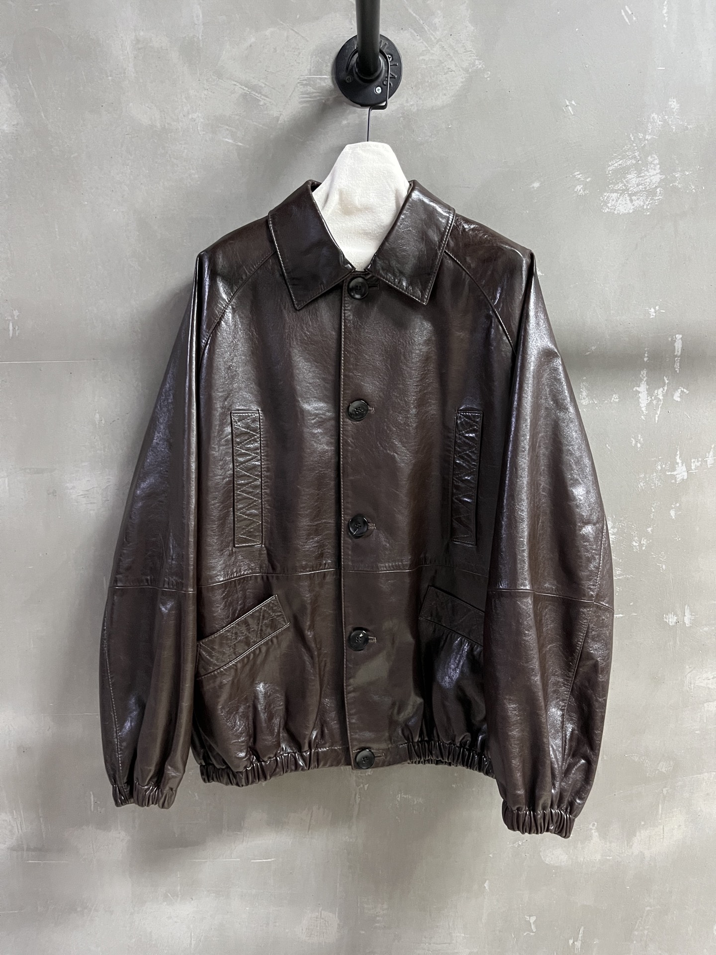 Stylish Leather Outfit P2832 for Women: 2025 Fall Collection Summary