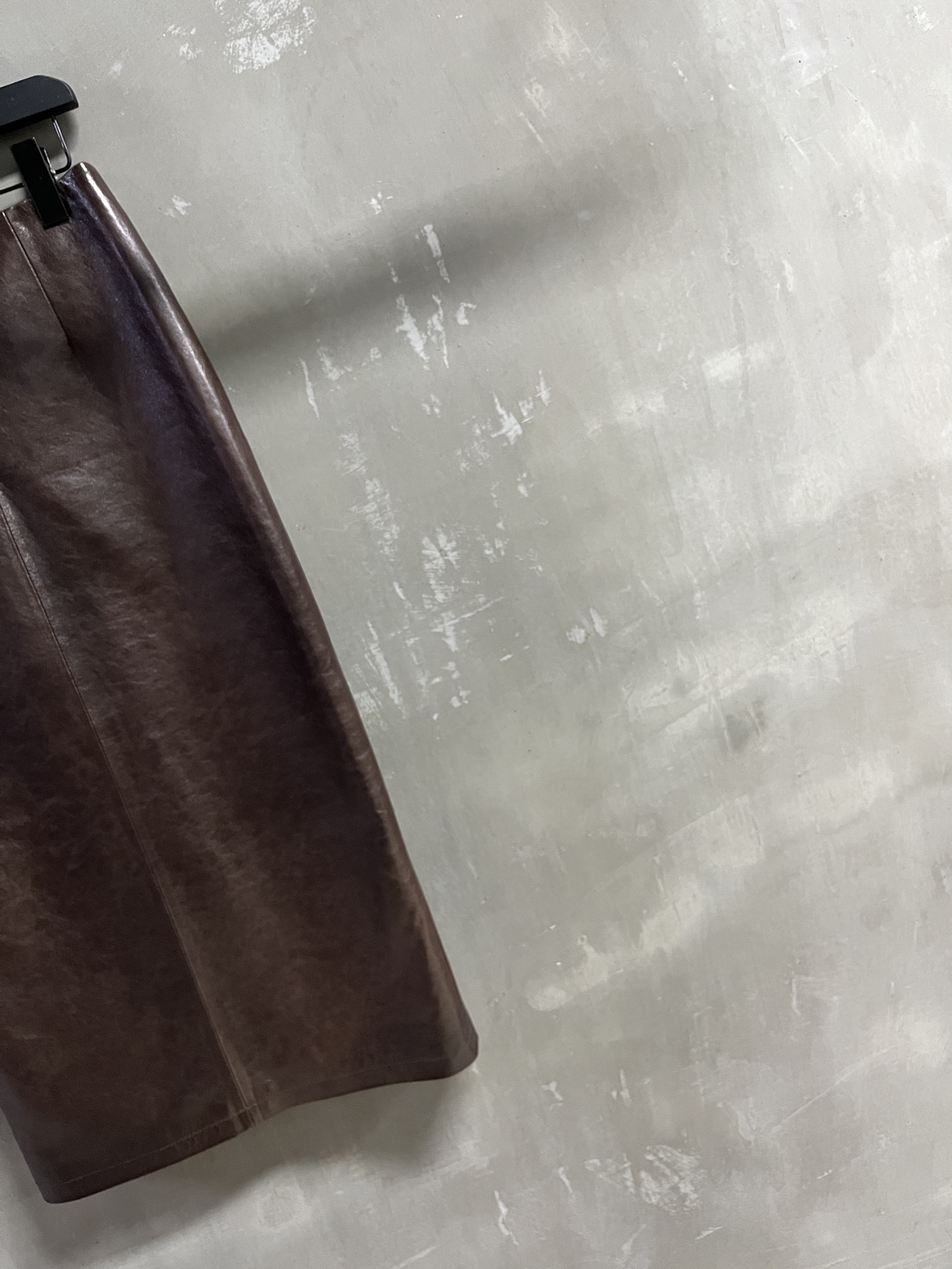 “2025 Christian D*or Suit P2112: Stylish leather dress in sizes S-XL with Turkish oil waxes and lambs material.” - 图片 6