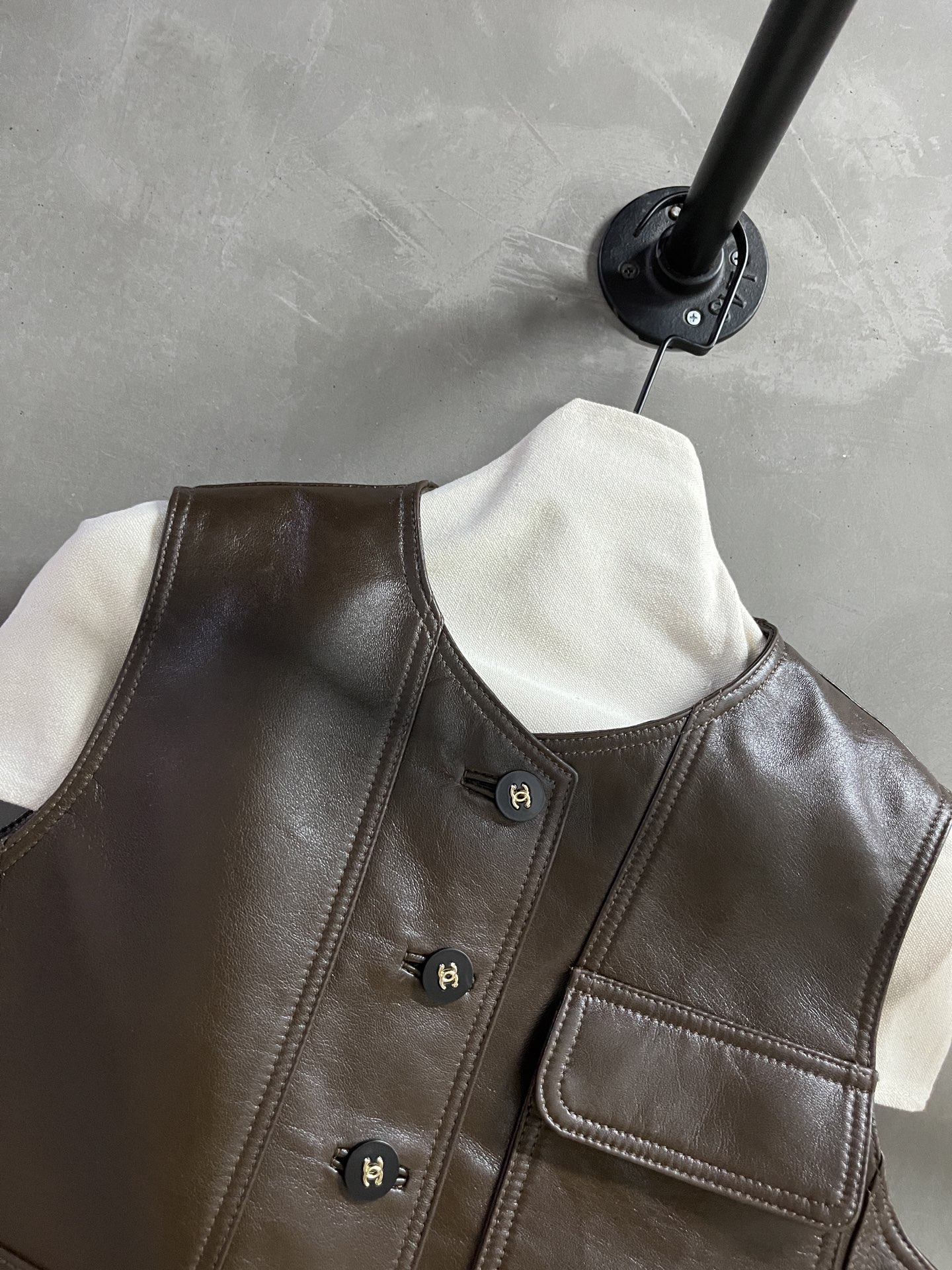 Chanel Inspired Lambskin Vest: Classic Design, Timeless Style, Perfect for Fall 2025 5 i1755010878406 7120 0 2