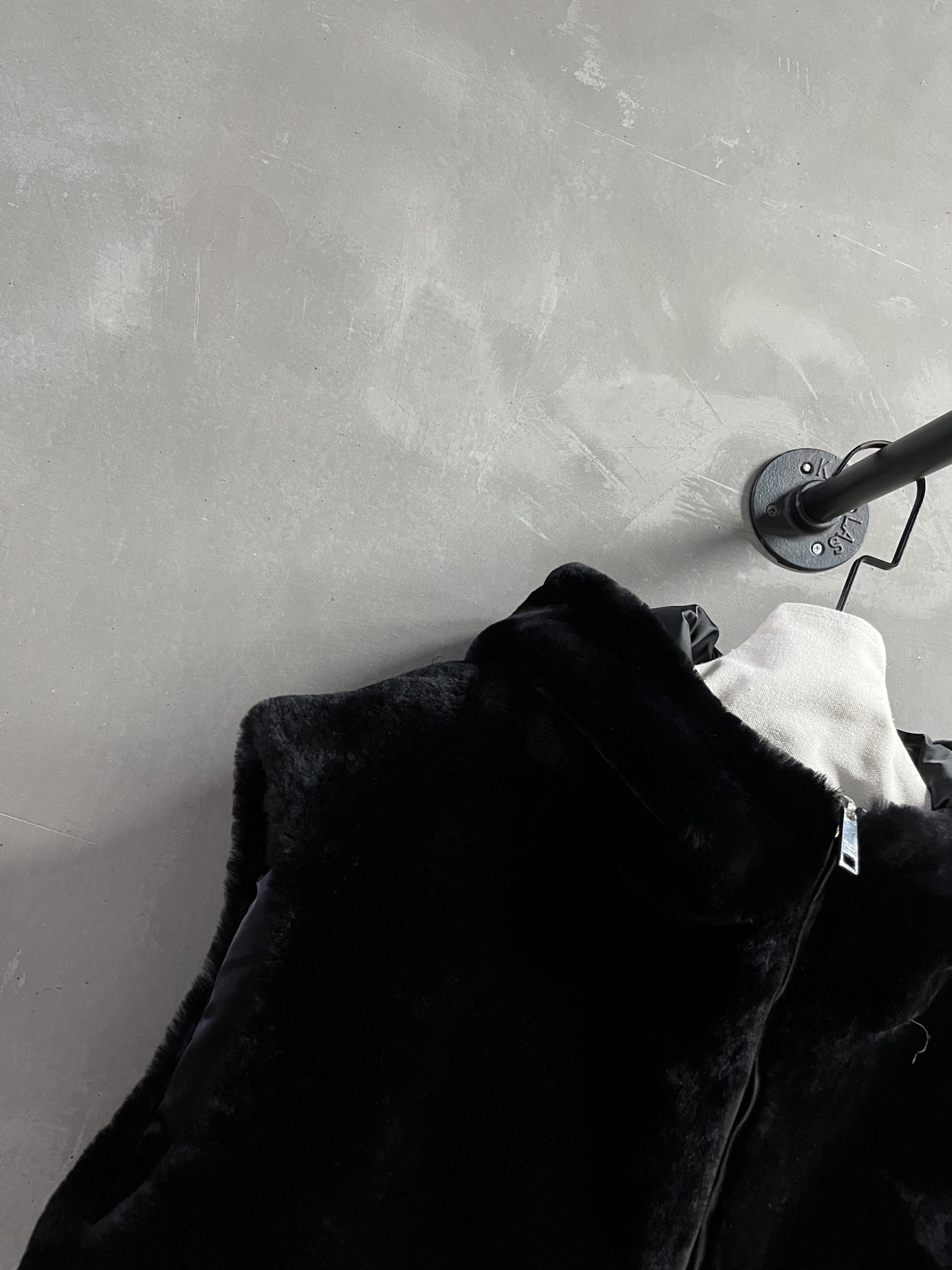 “2025 Early Autumn Pr*da Melancholy Collection: Classic Style in Melinau Wool” - 图片 2