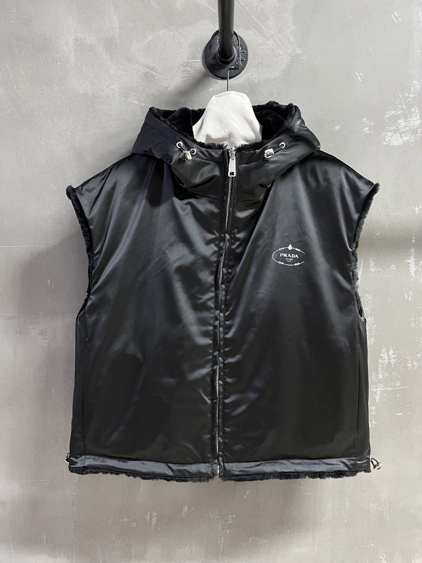 “2025 Early Autumn Prada P3072 Melinau Wool Collection Overview” - 图片 1