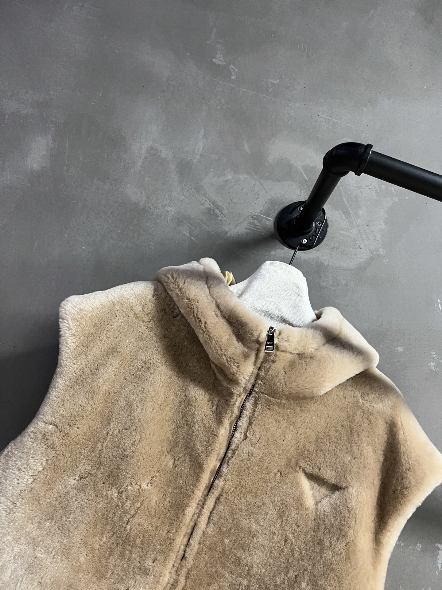 Title: P3072 Melancholic Stylish Coat 2025 Collection Summary: Stylish, melancholic one-size-fits-all coat from Pr*da 2025 collection in Melinau - 图片 2