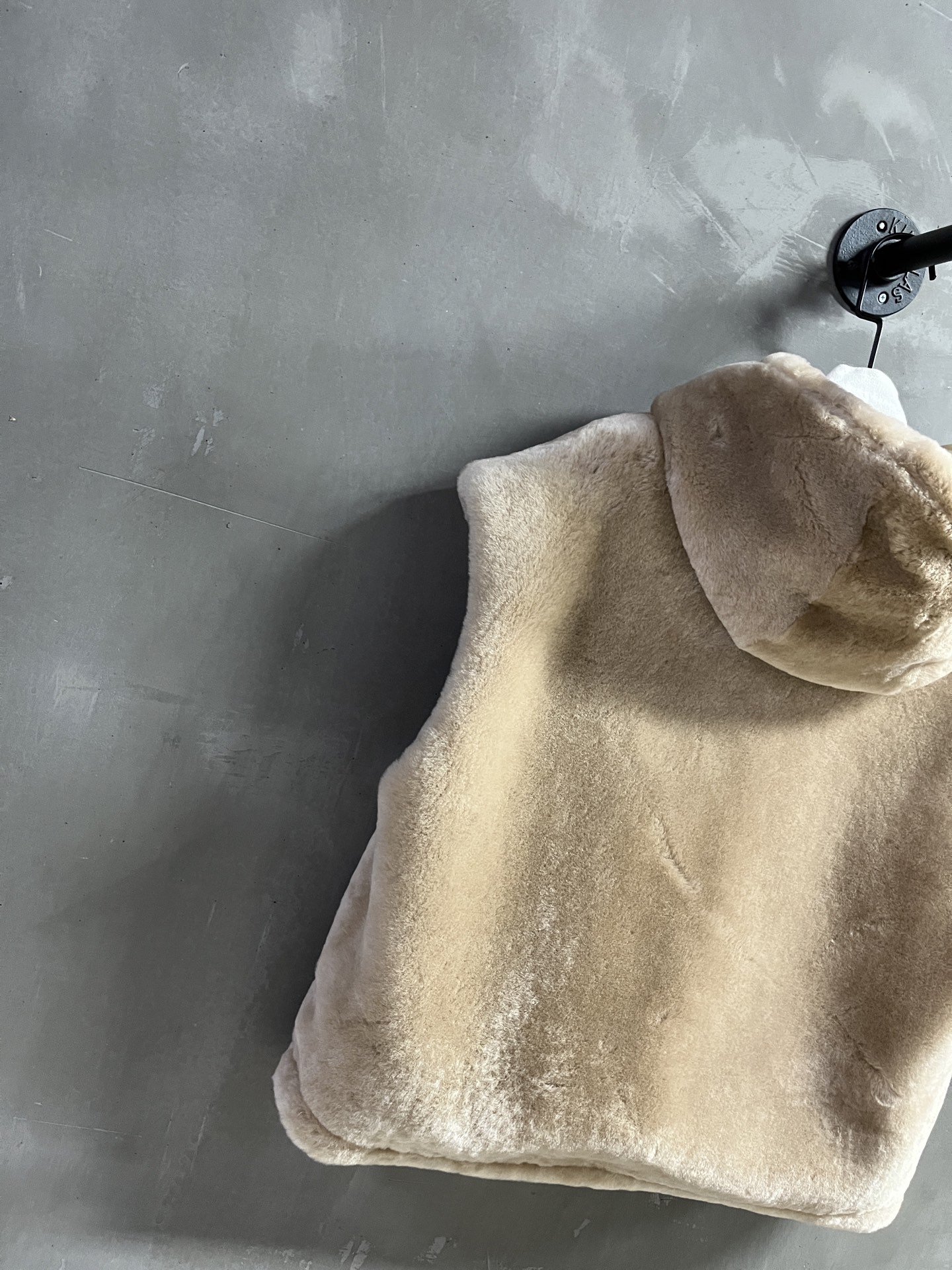 Title: P3072 Melancholic Stylish Coat 2025 Collection Summary: Stylish, melancholic one-size-fits-all coat from Pr*da 2025 collection in Melinau - 图片 8