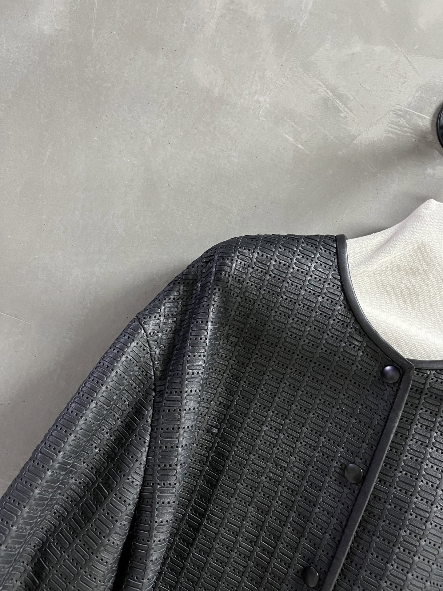 Title: Christian D*or 2025 Autumn Female Suit Description Summary: New 2025 autumn suit by Christian D*or, one-by-one female suit with dust-proof bag, made of - 图片 3