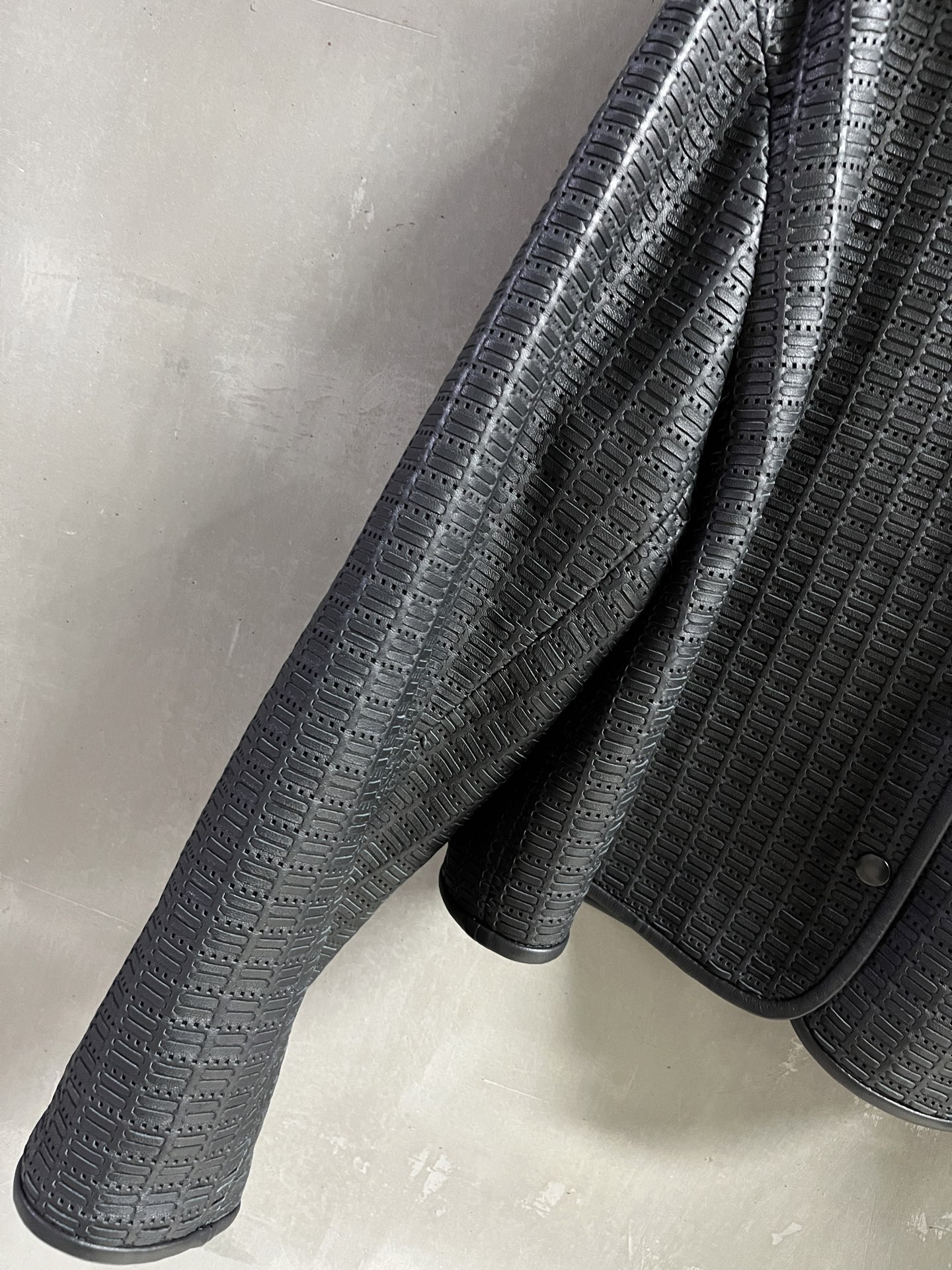 Title: Christian D*or 2025 Autumn Female Suit Description Summary: New 2025 autumn suit by Christian D*or, one-by-one female suit with dust-proof bag, made of - 图片 4