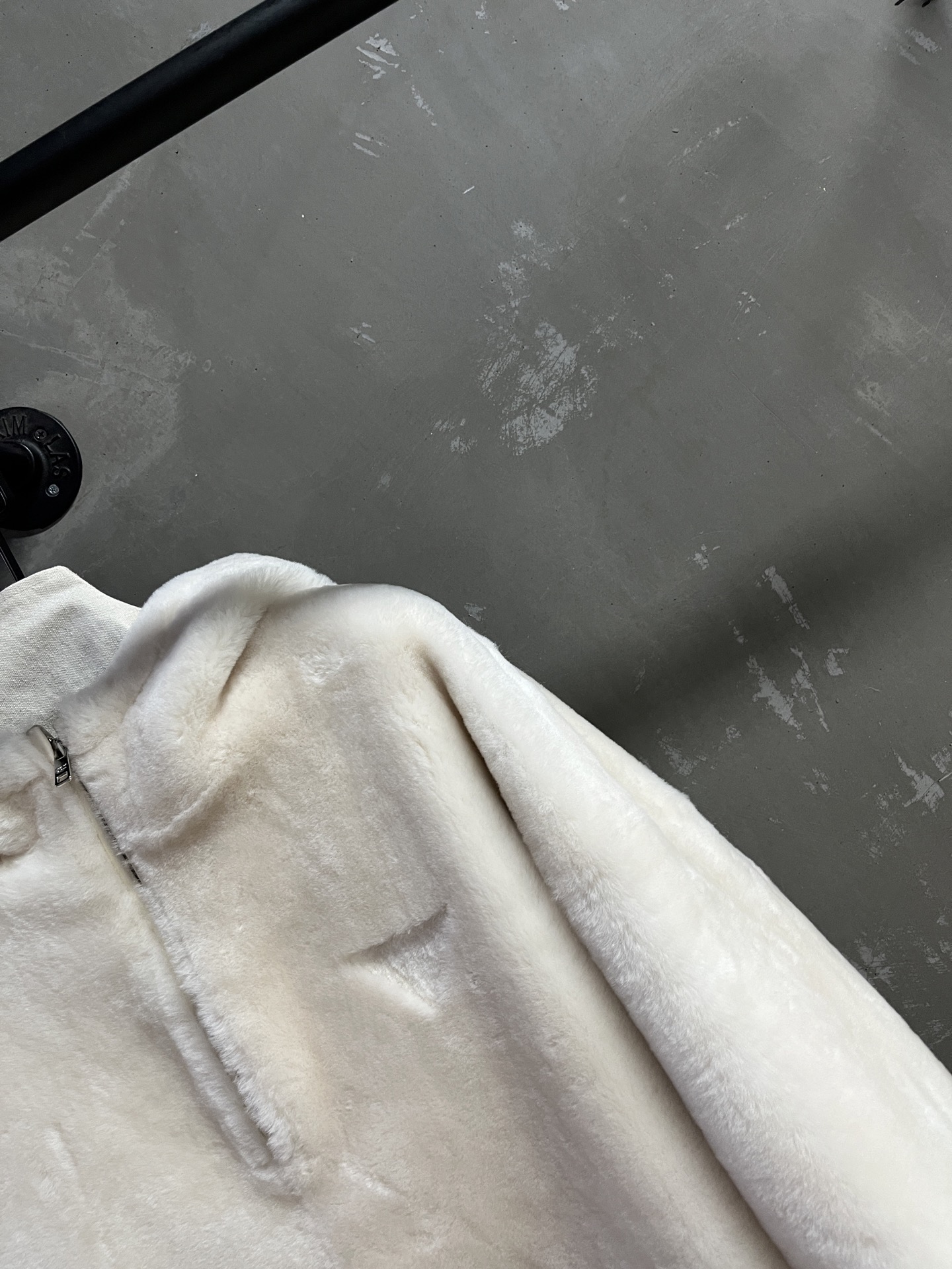Prada Merino Wool Jacket: 2025 Pre-Fall Collection, Relaxed Fit, Stylish & Versatile 4 i1755185427129 8250 0 1
