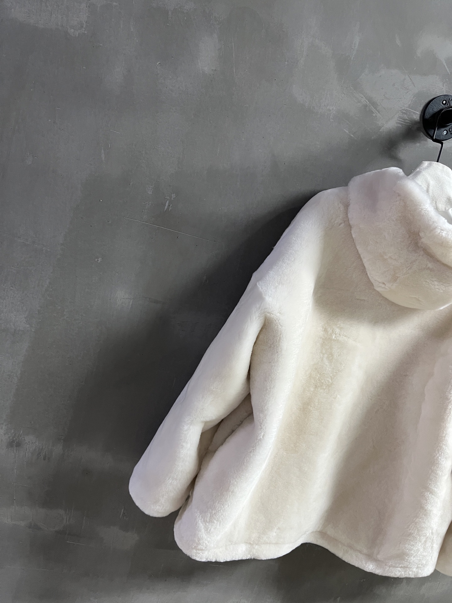 Prada Merino Wool Jacket: 2025 Pre-Fall Collection, Relaxed Fit, Stylish & Versatile 8 i1755185427503 6710 0 5