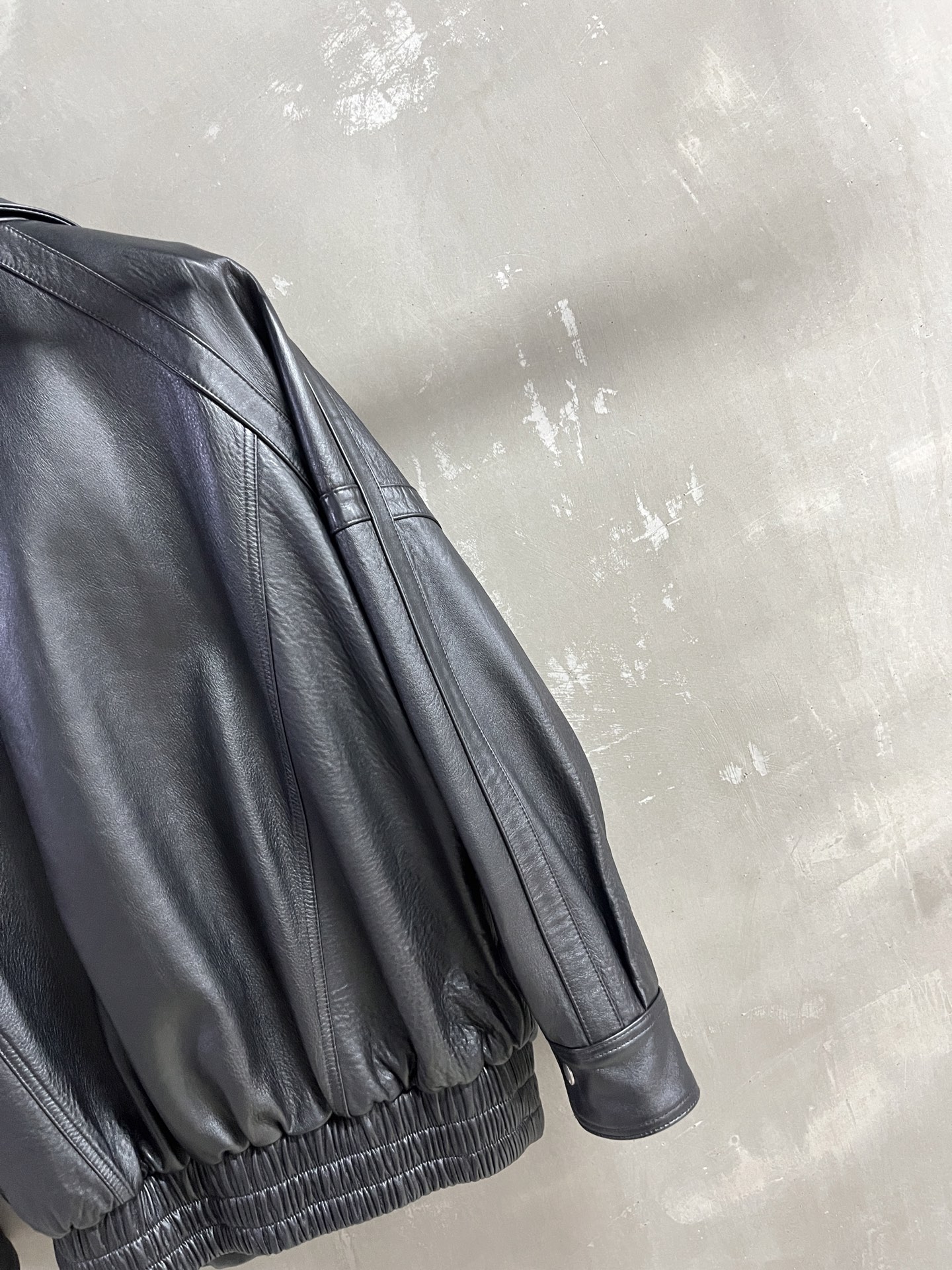 “Stylish 2025 Autumn Suit for Men and Women: P3072 Saint Laurent Leather Outfit” - 图片 7