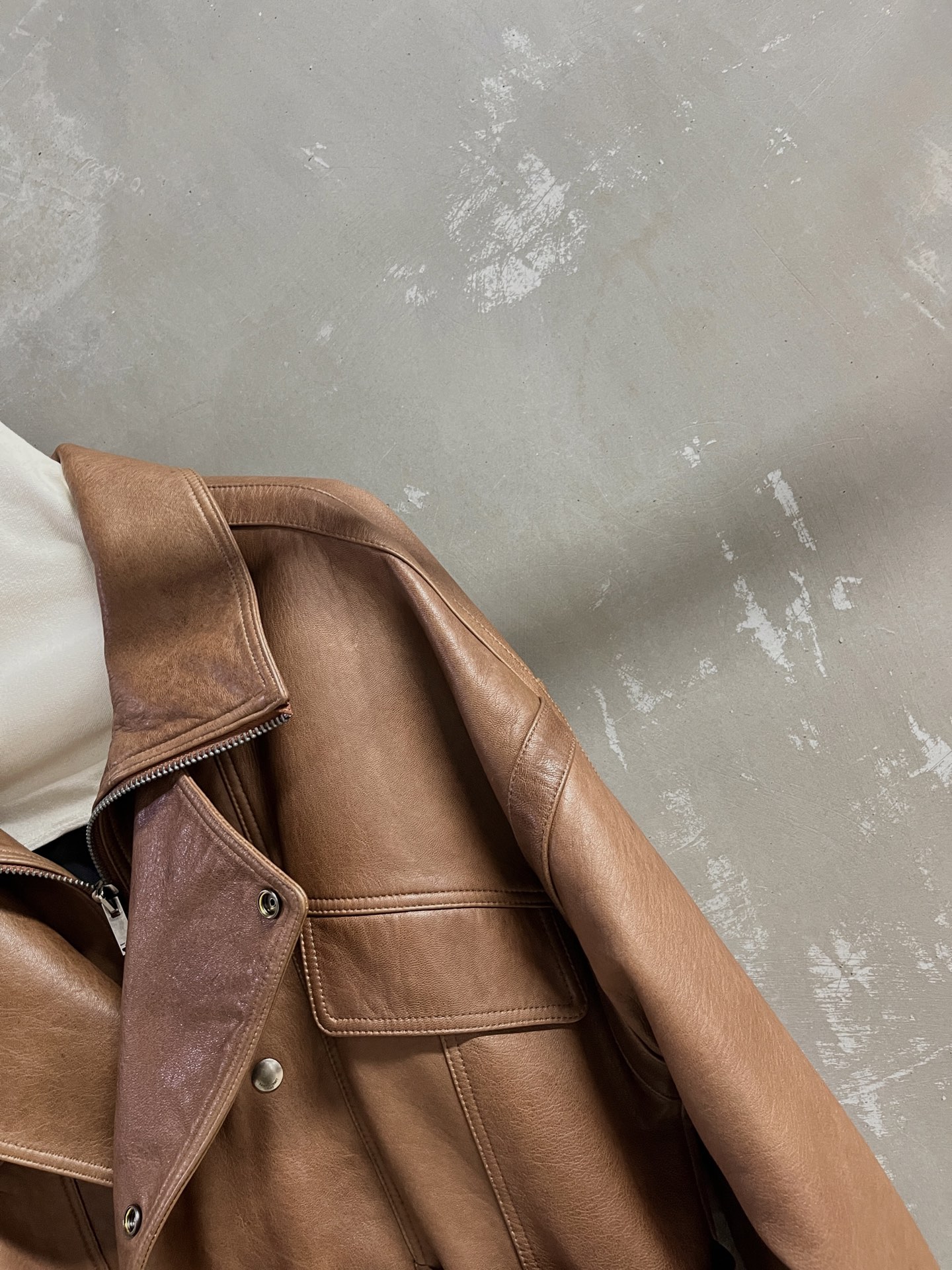 “Saint Laurent P3072 Women’s Leather Suit with Dust-Proof Bag | 2025 Autumn Collection” - 图片 5