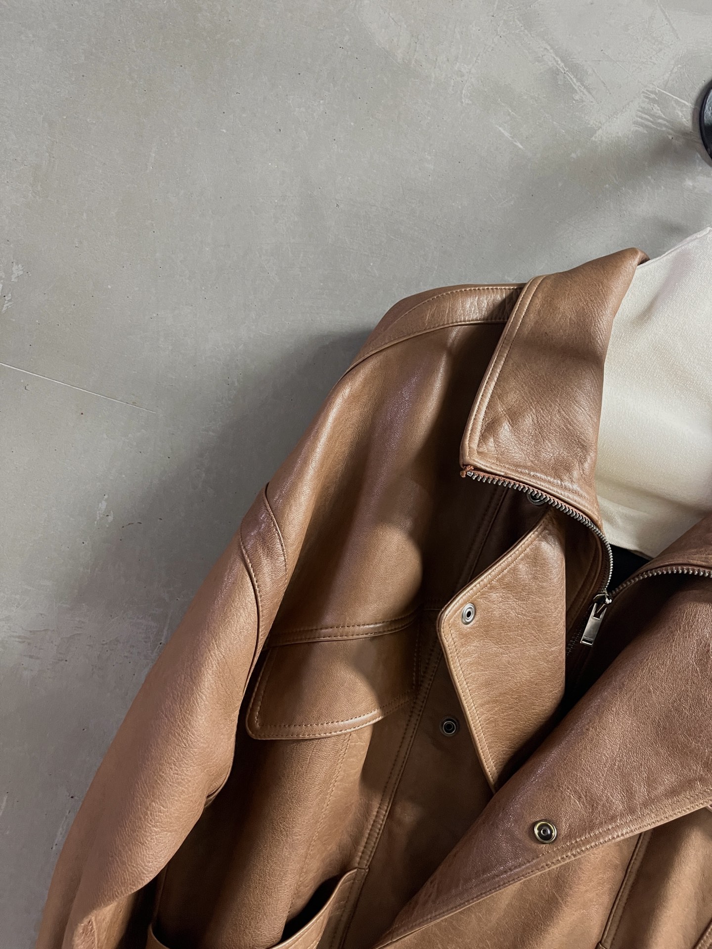 “Saint Laurent P3072 Women’s Leather Suit with Dust-Proof Bag | 2025 Autumn Collection” - 图片 2