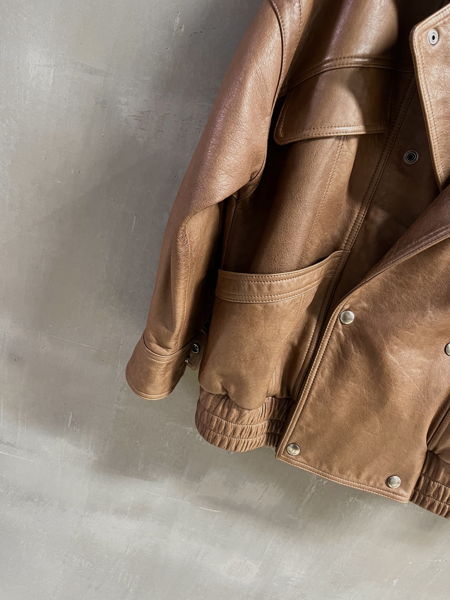 “Saint Laurent P3072 Women’s Leather Suit with Dust-Proof Bag | 2025 Autumn Collection” - 图片 4
