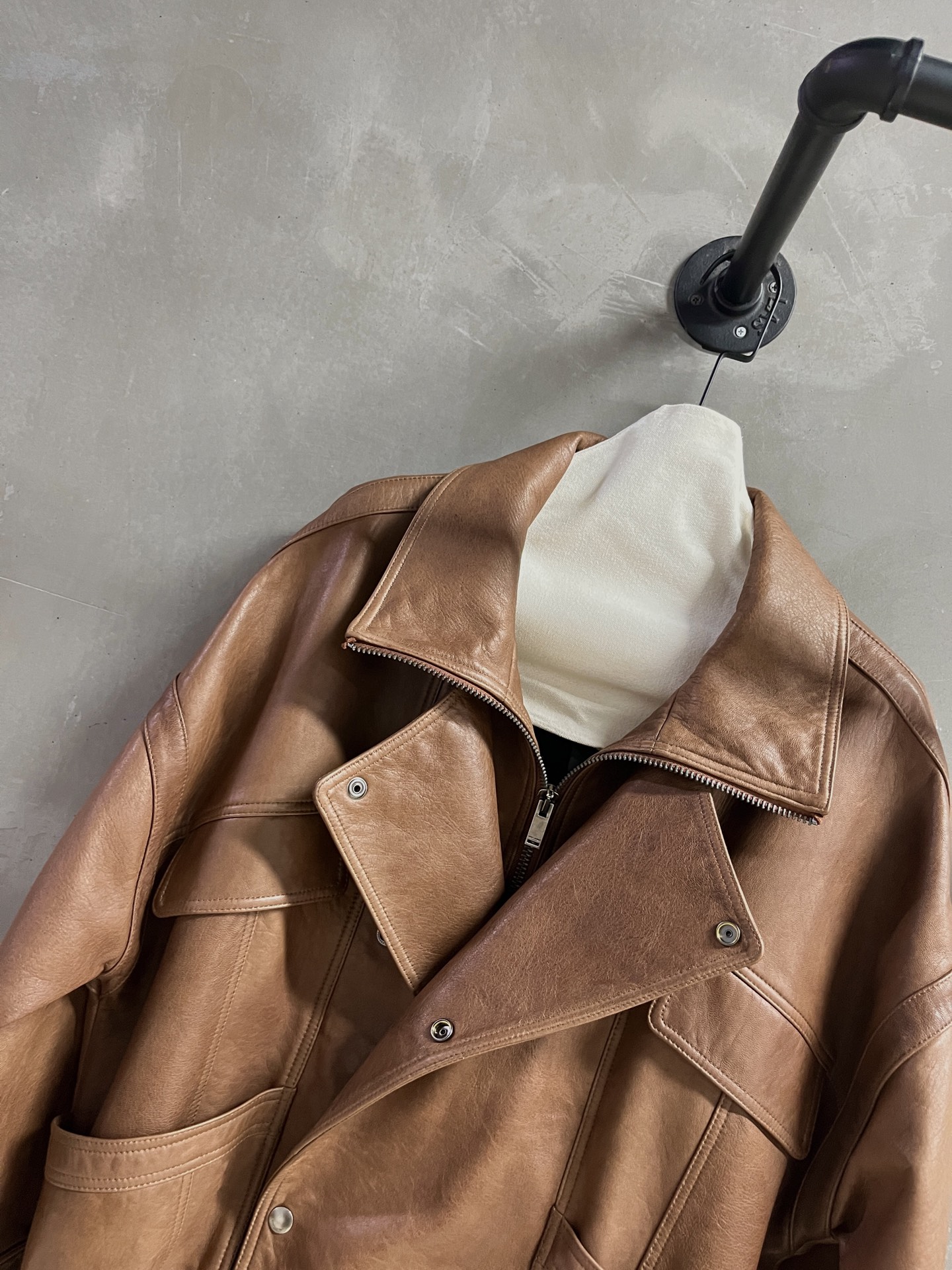 “Saint Laurent P3072 Women’s Leather Suit with Dust-Proof Bag | 2025 Autumn Collection” - 图片 6