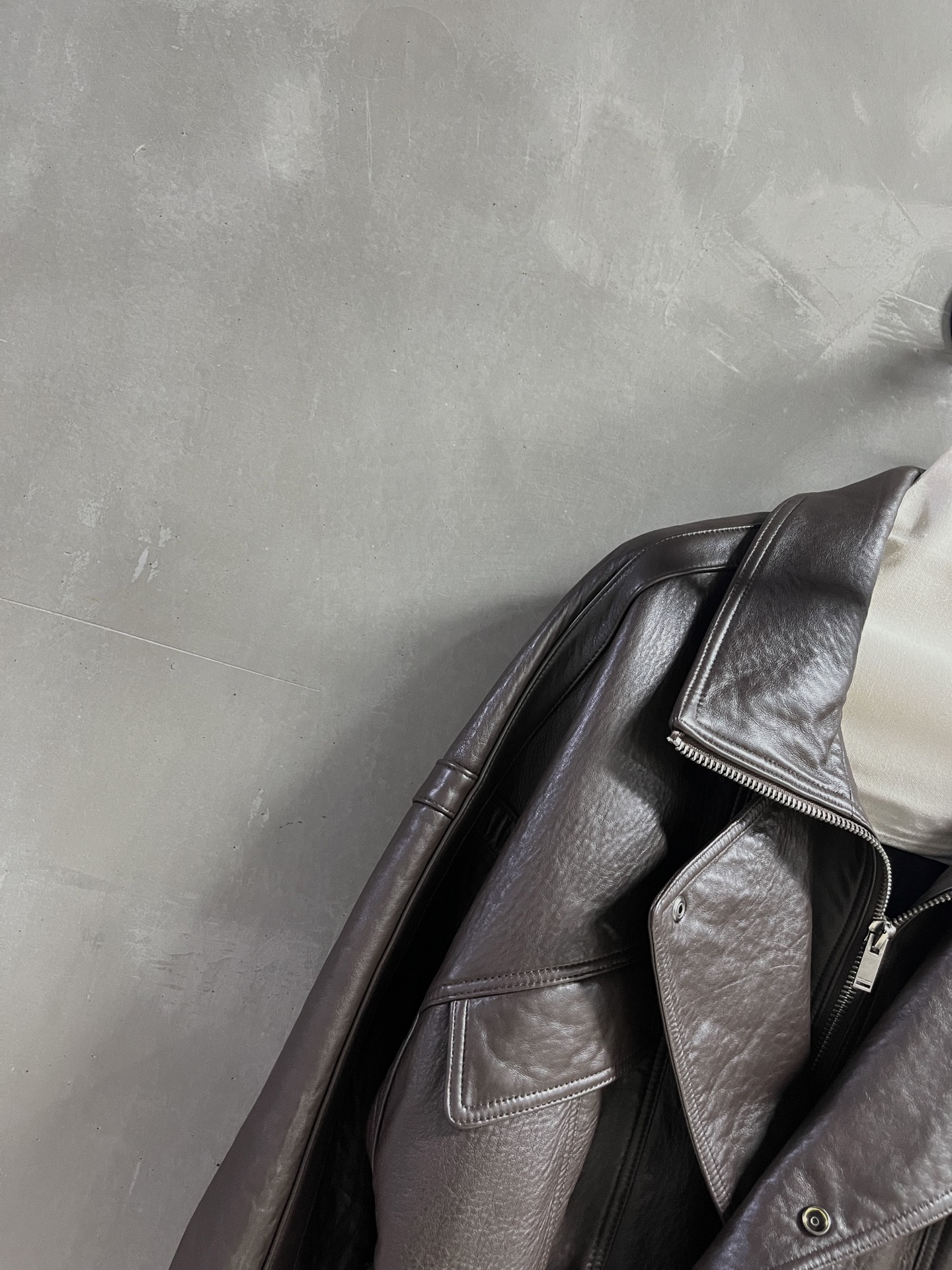 Title: Stylish Saint Laurent P3072 Female Outfit 2025 Autumn Collection Summary: Stylish one-size-fits-all outfit with leather face, available in sizes S-LM, featuring bras - 图片 4