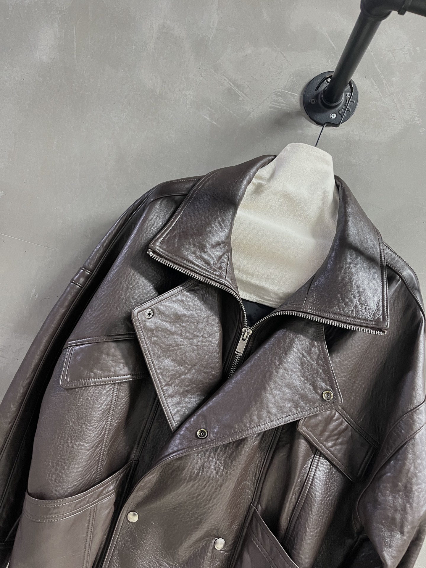 Title: Stylish Saint Laurent P3072 Female Outfit 2025 Autumn Collection Summary: Stylish one-size-fits-all outfit with leather face, available in sizes S-LM, featuring bras - 图片 5