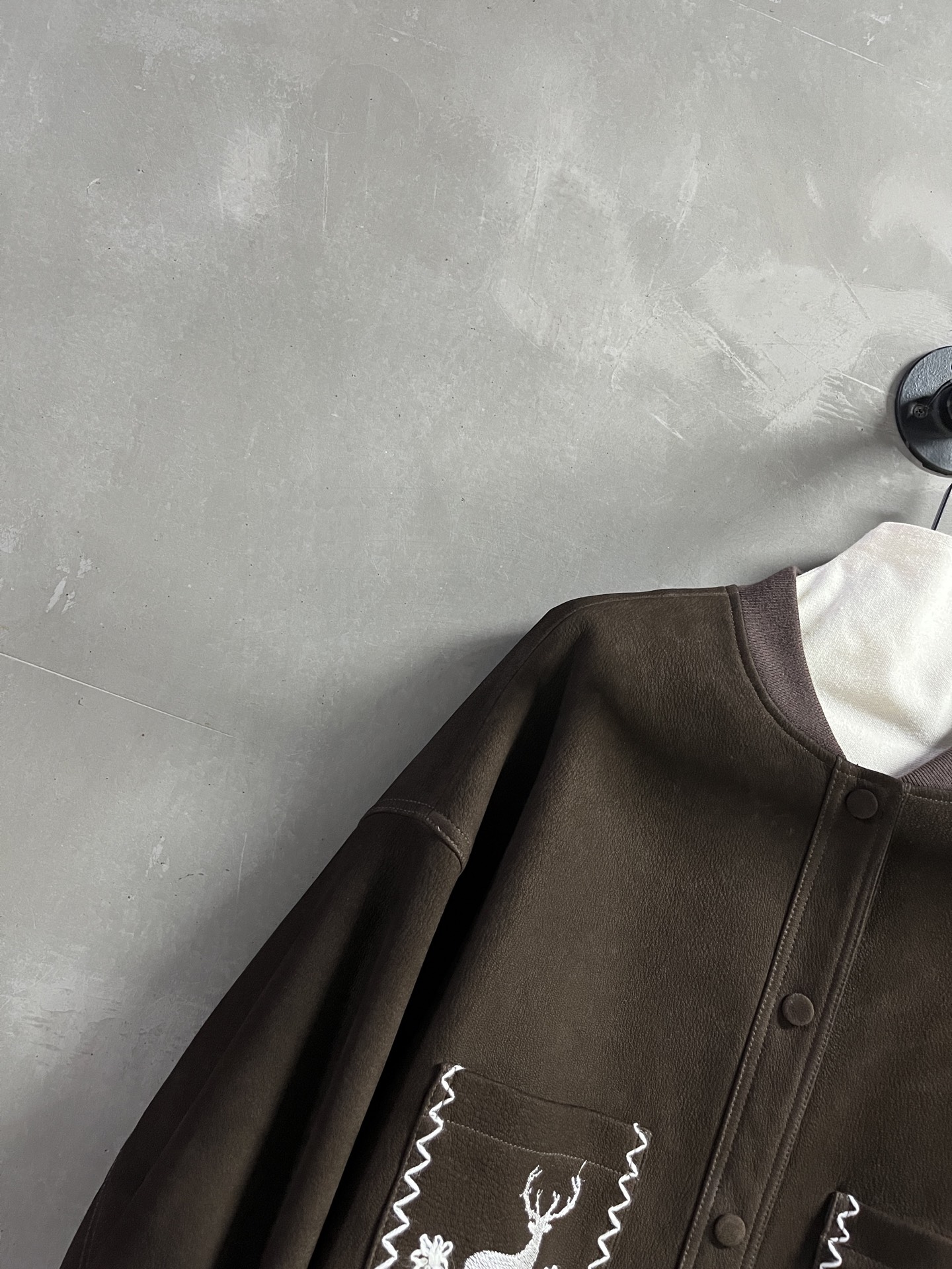 2025 Fashion: Elk Embroidered Leather Jacket for Bad Girls – MiuMi* Profile Review - 图片 6