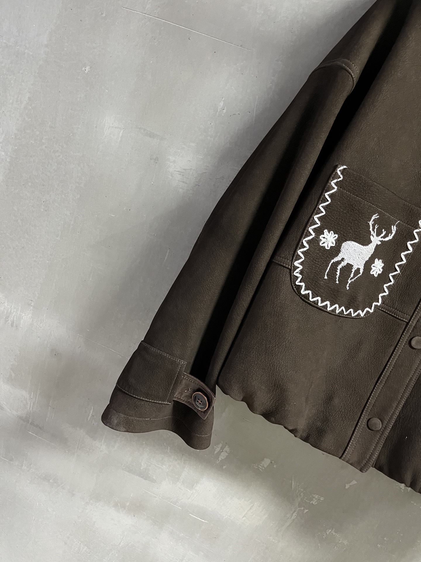 2025 Fashion: Elk Embroidered Leather Jacket for Bad Girls – MiuMi* Profile Review - 图片 2