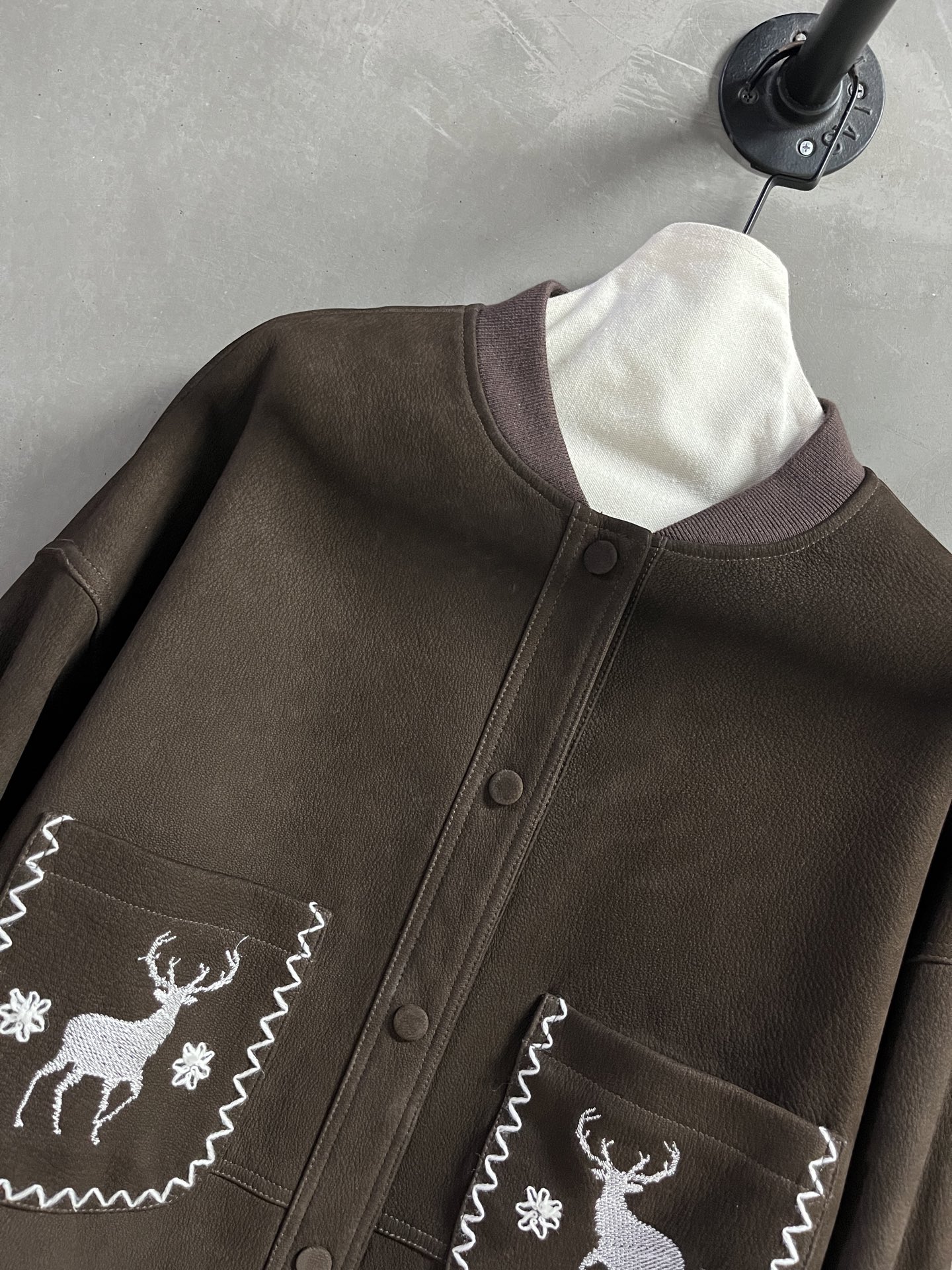 2025 Fashion: Elk Embroidered Leather Jacket for Bad Girls – MiuMi* Profile Review - 图片 4