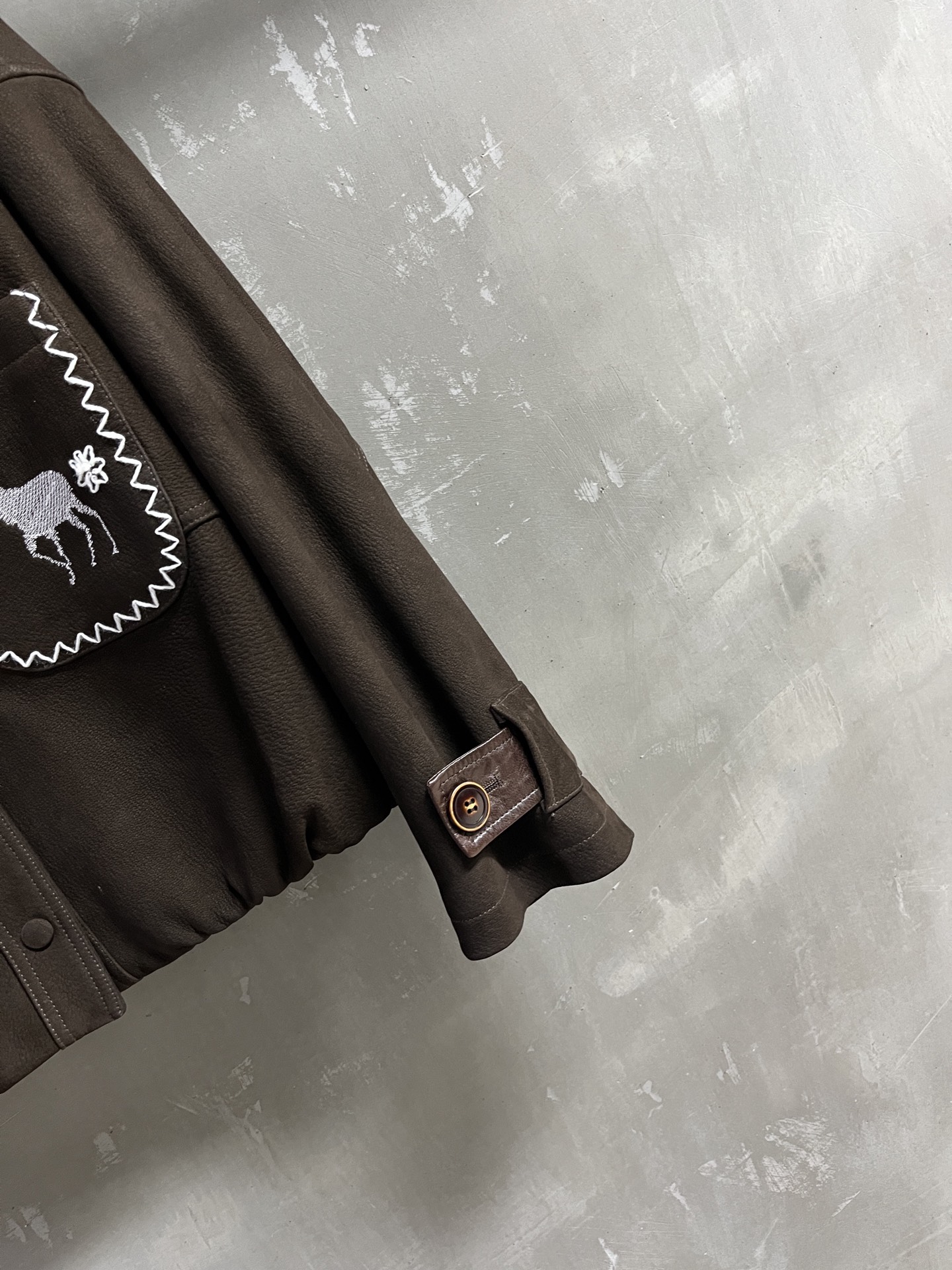 2025 Fashion: Elk Embroidered Leather Jacket for Bad Girls – MiuMi* Profile Review - 图片 3