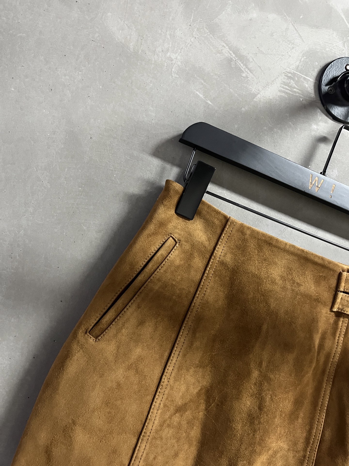 “2025 Autumn Women’s Suit P1872: Stylish, Sweet, and Cool Design with Turkish Sheepskin Material” - 图片 5