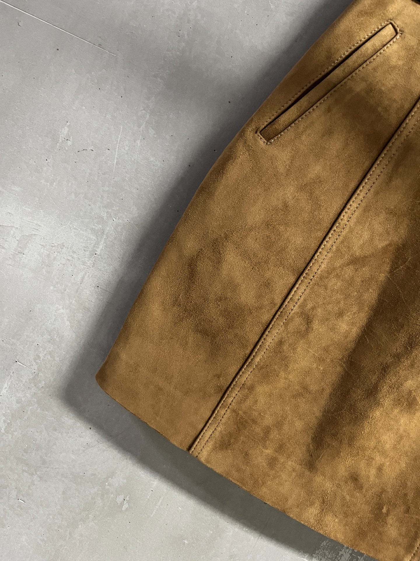 “2025 Autumn Women’s Suit P1872: Stylish, Sweet, and Cool Design with Turkish Sheepskin Material” - 图片 4