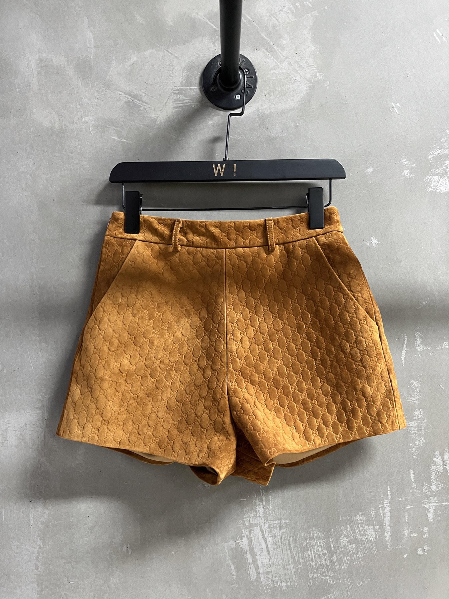 NO:636781,Introduction to Gucc*｜2025 new autumn clothing The best shorts item of this season!  Classic retro presbyopia design, slim fit, versatile and fashionable!  - MATERIAL material - leather imported Turkish mixed sheepskin size M-19860909Gucc*简介｜2025秋装新品 本季度最佳短裤单品！经典复古老花设计 显瘦版型不挑人百搭又时髦！ - MATERIAL 材质 - 皮面进口土耳其混种羊皮 size M- XL M码腰围68 臀围94 裙长38 price,古驰-服装,gucci,gucci,skirts,shorts,sheepskin,alexander wang,Women's clothing